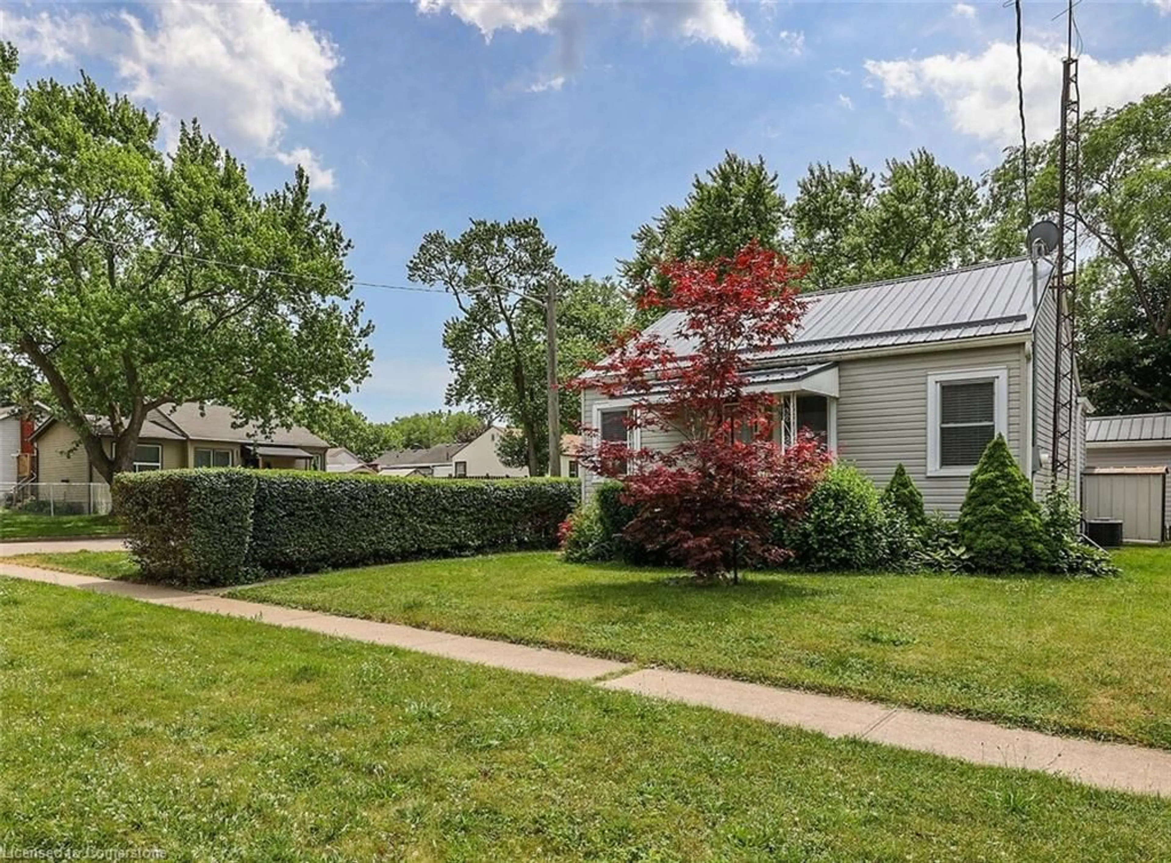 A pic from outside/outdoor area/front of a property/back of a property/a pic from drone, street for 29 Sandown St, St. Catharines Ontario L2N 1Y2