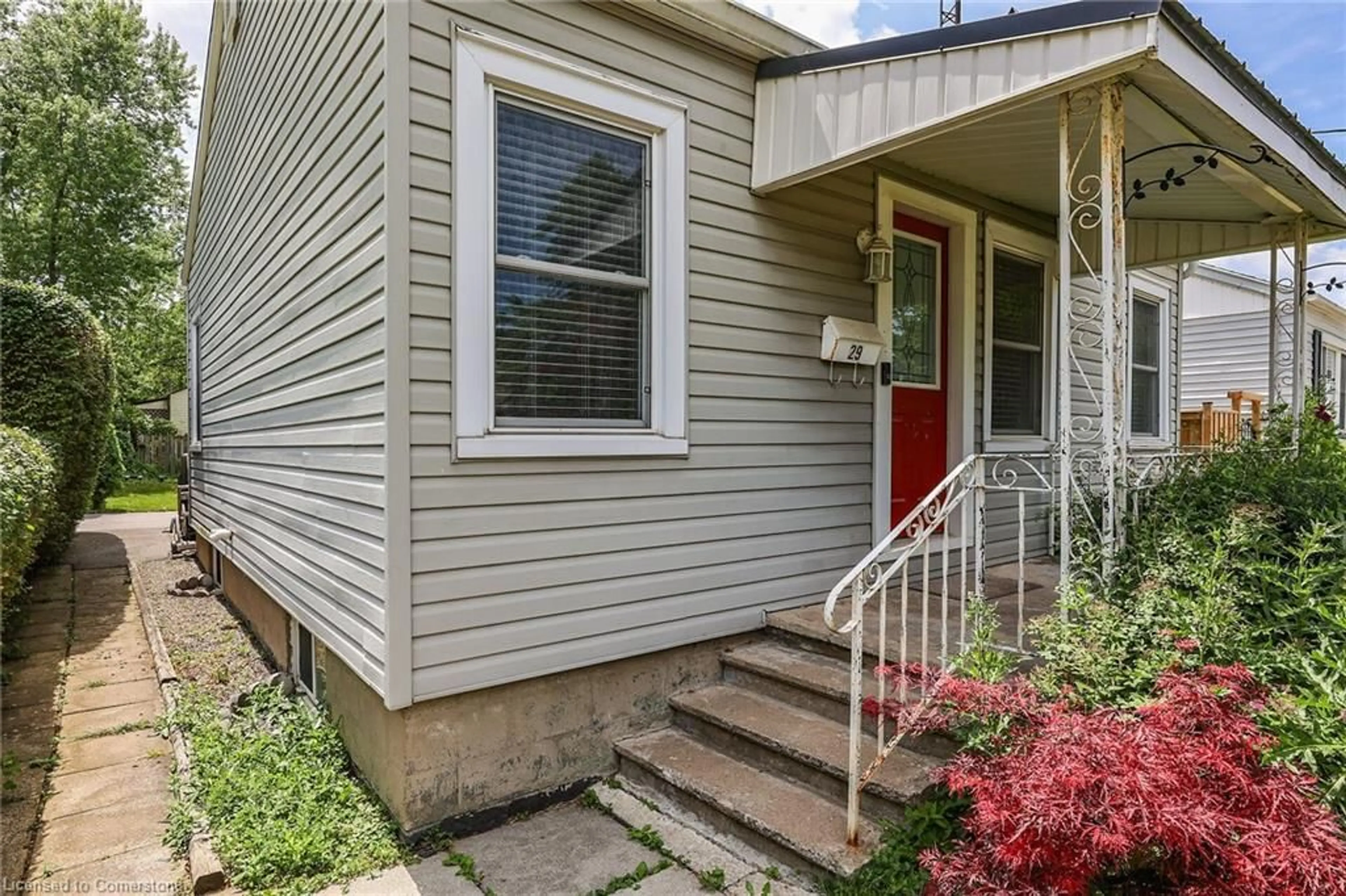 Home with vinyl exterior material, street for 29 Sandown St, St. Catharines Ontario L2N 1Y2