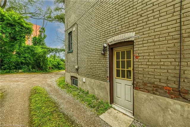 Additional image 14 of 738 King St