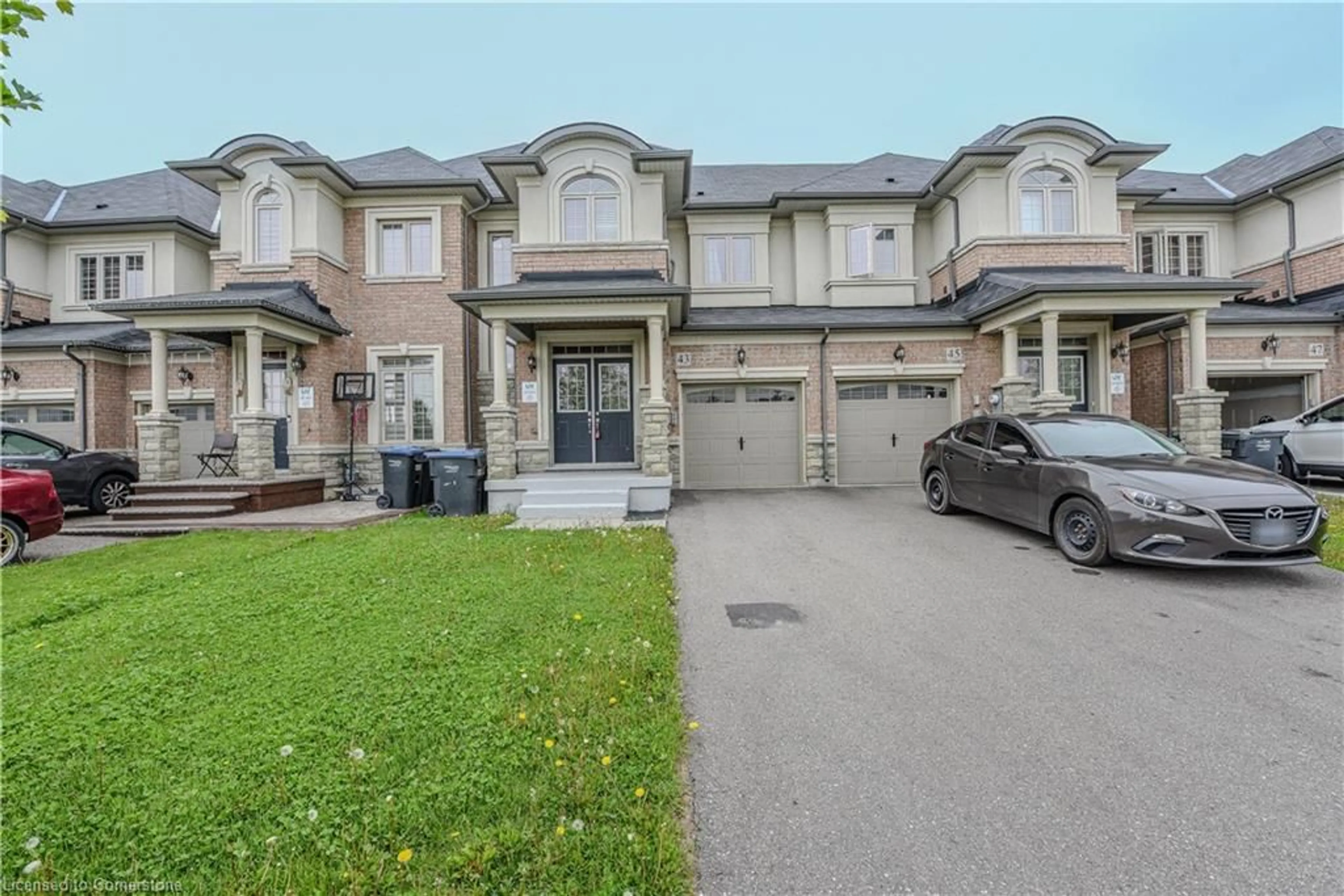 A pic from outside/outdoor area/front of a property/back of a property/a pic from drone, street for 43 Yarmouth St, Brampton Ontario L7A 4X6