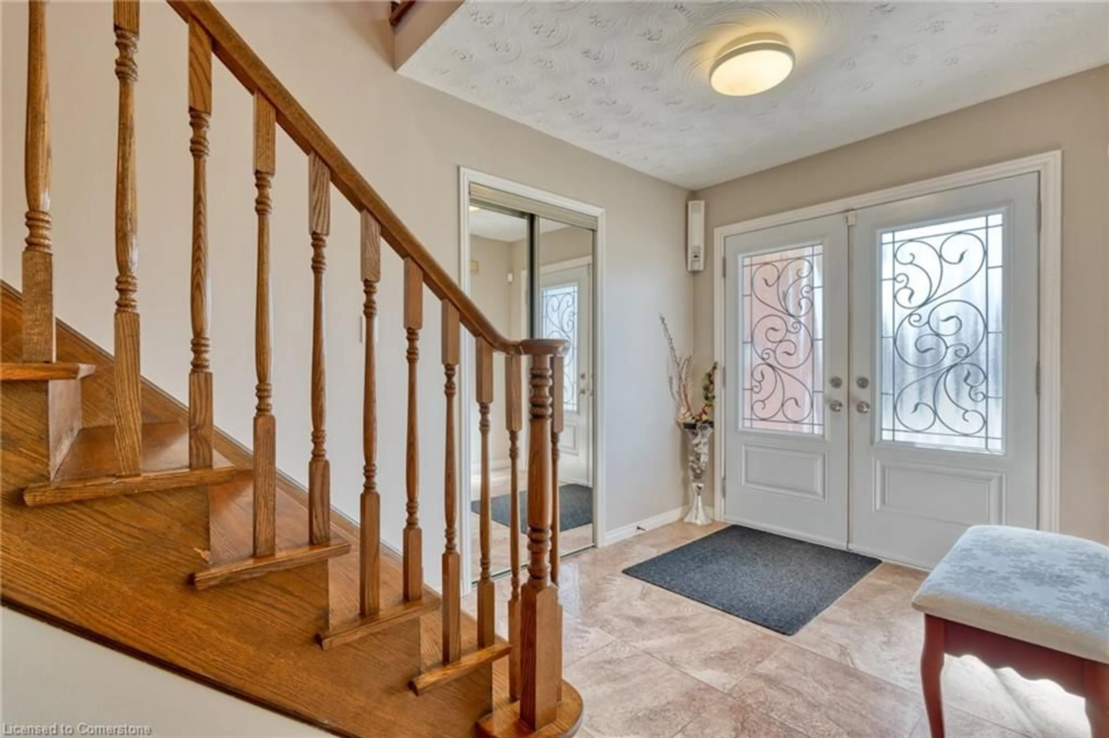 Indoor entryway for 2137 Cleaver Ave, Burlington Ontario L7M 3R1