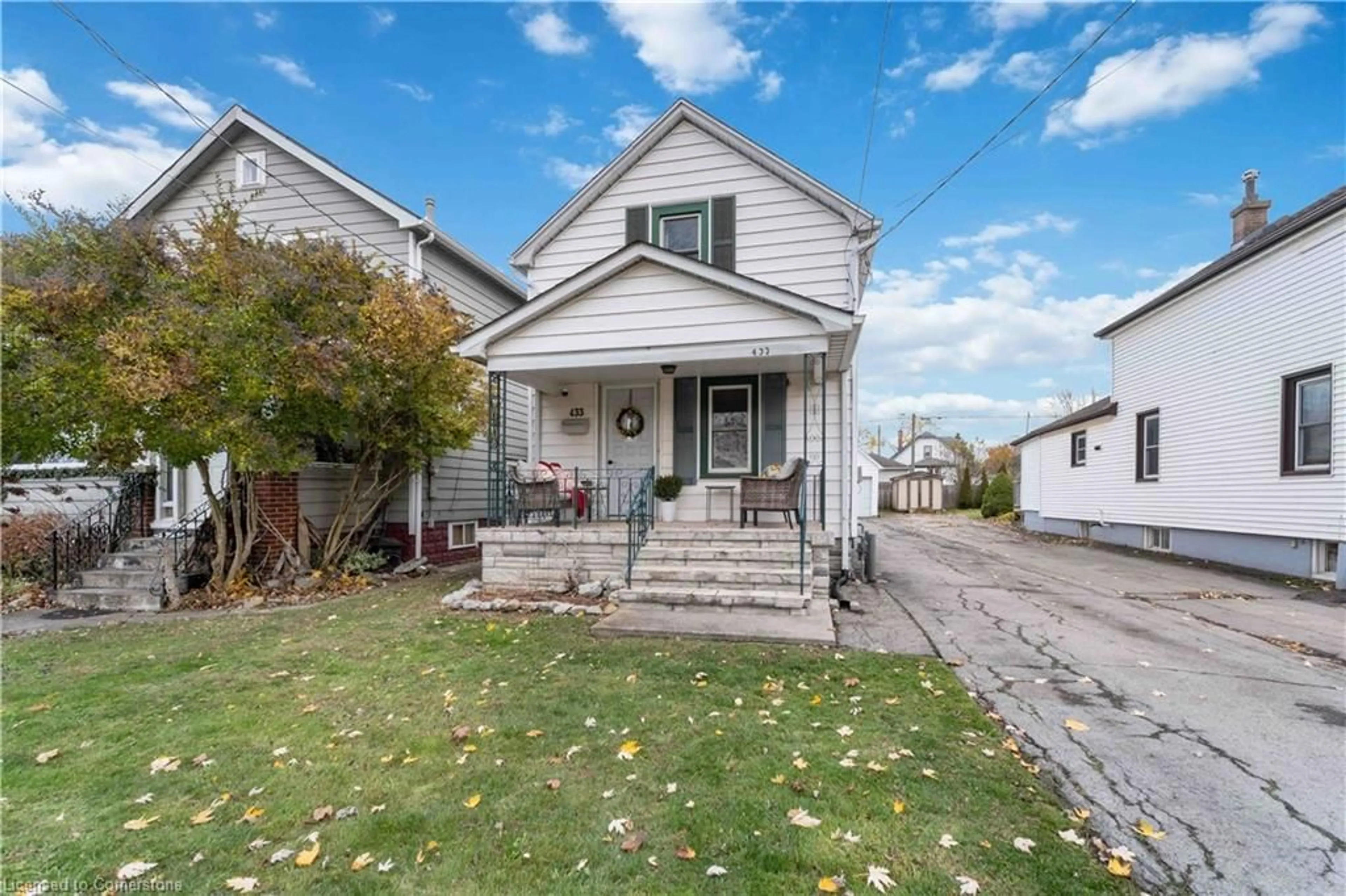 Home with vinyl exterior material, street for 433 Davis St, Port Colborne Ontario L3K 1Z7