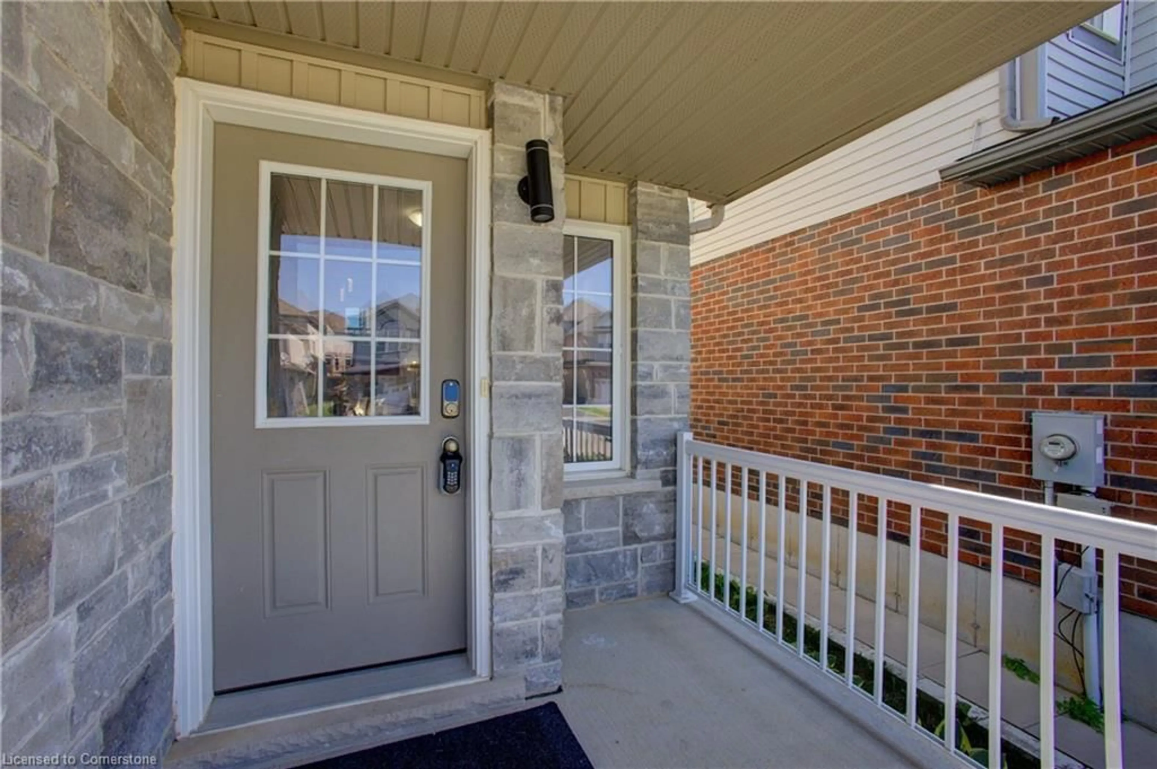 Indoor entryway for 365 Parkvale Dr, Kitchener Ontario N2R 1Y2