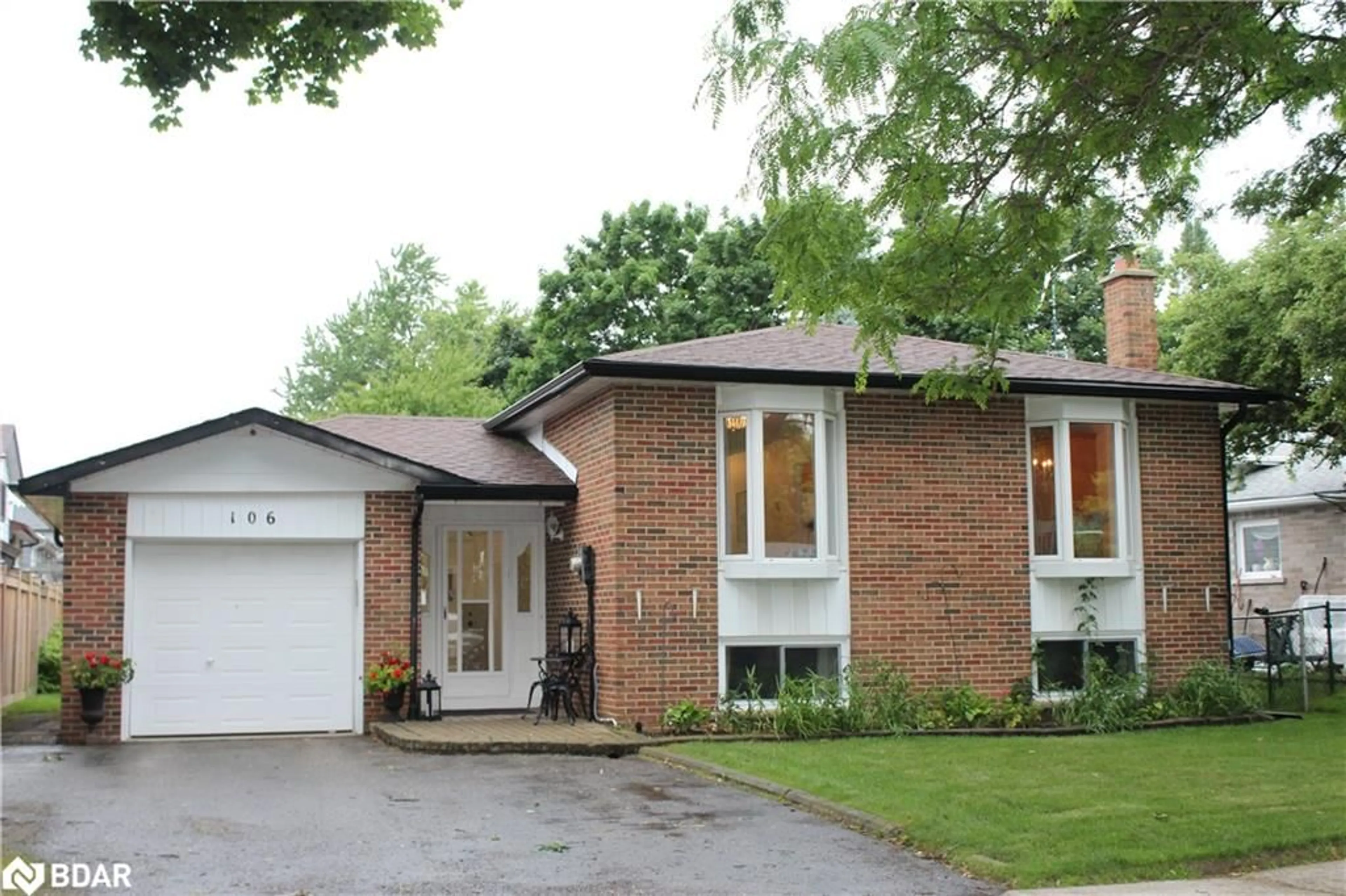 Home with brick exterior material, street for 106 Edelwild Dr, Orangeville Ontario L9W 2Y7