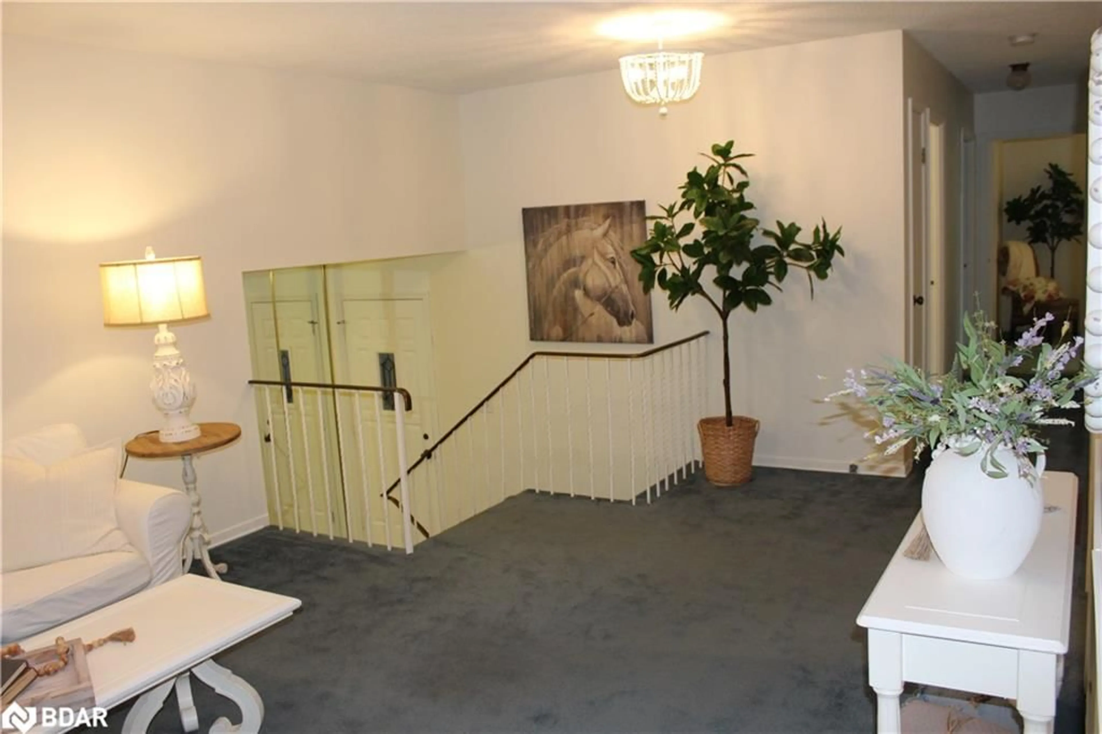 Indoor foyer for 106 Edelwild Dr, Orangeville Ontario L9W 2Y7