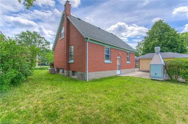 Primary image of 48 Englewood Pl