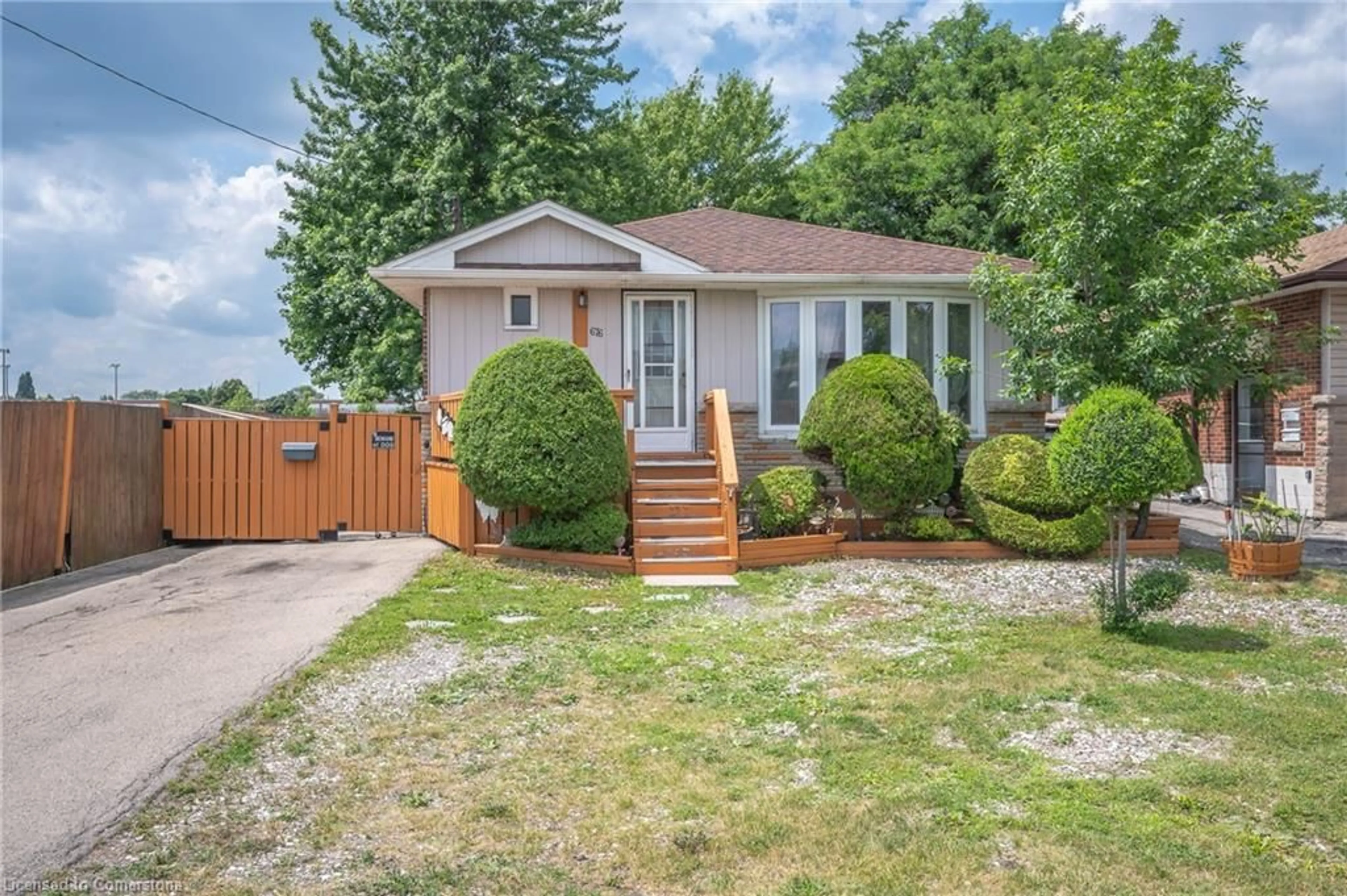 Unknown for 676 Upper Wentworth St, Hamilton Ontario L9A 4V5