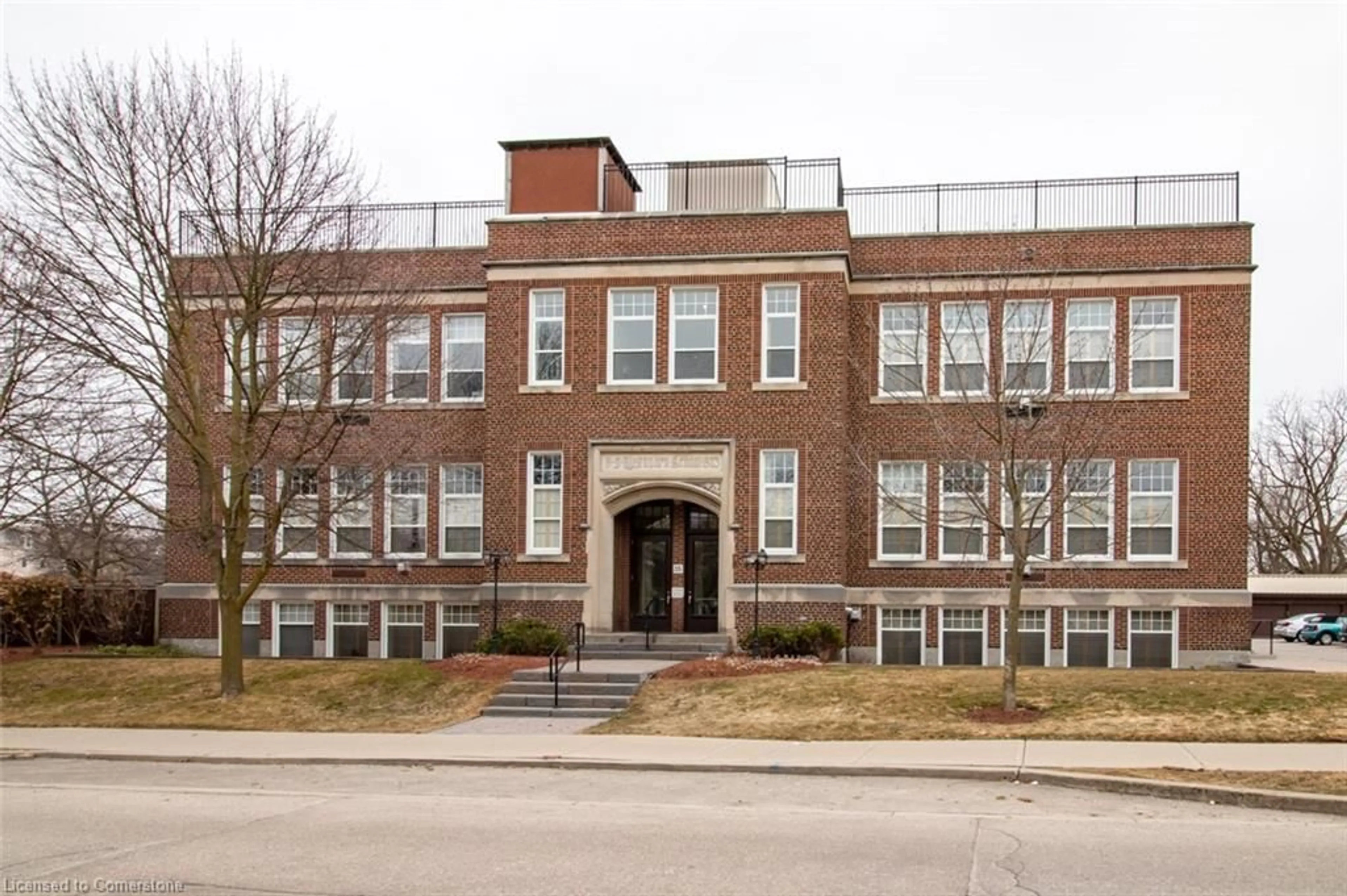 Home with brick exterior material, building for 35 Alexandra Ave #103, Waterloo Ontario N2L 1L4