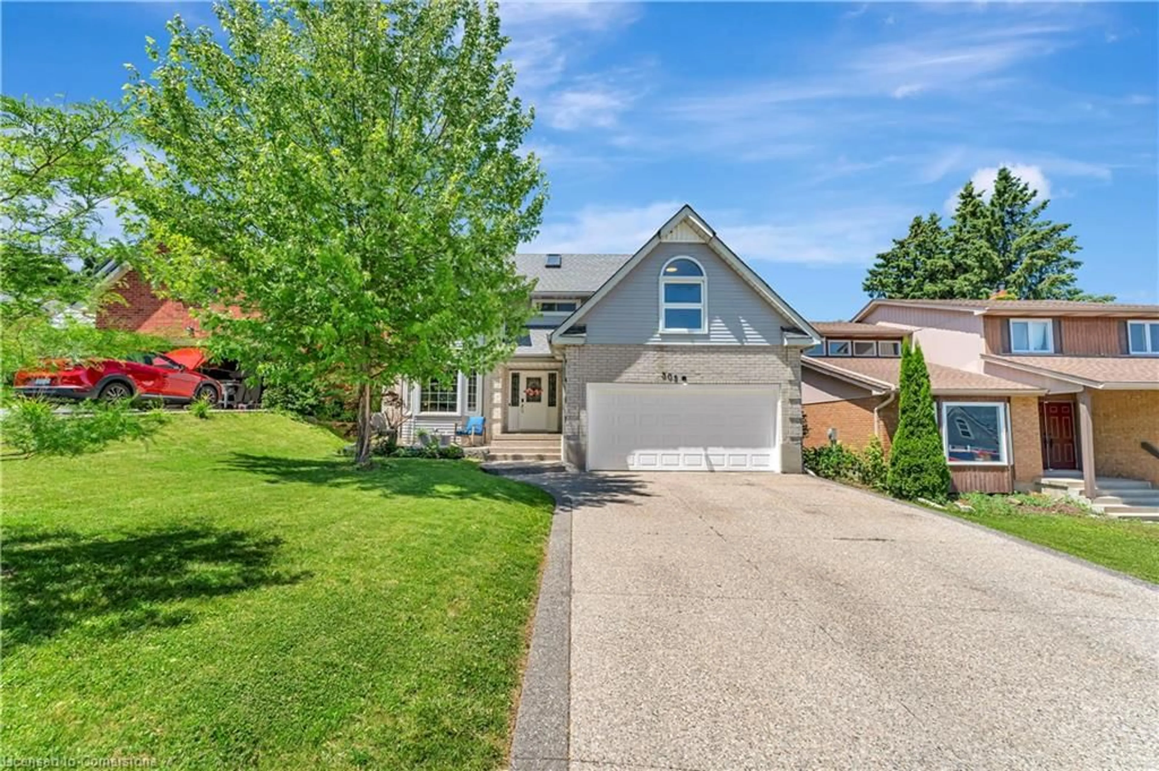 Home with vinyl exterior material, street for 305 Wiltshire Pl, Waterloo Ontario N2T 1R3