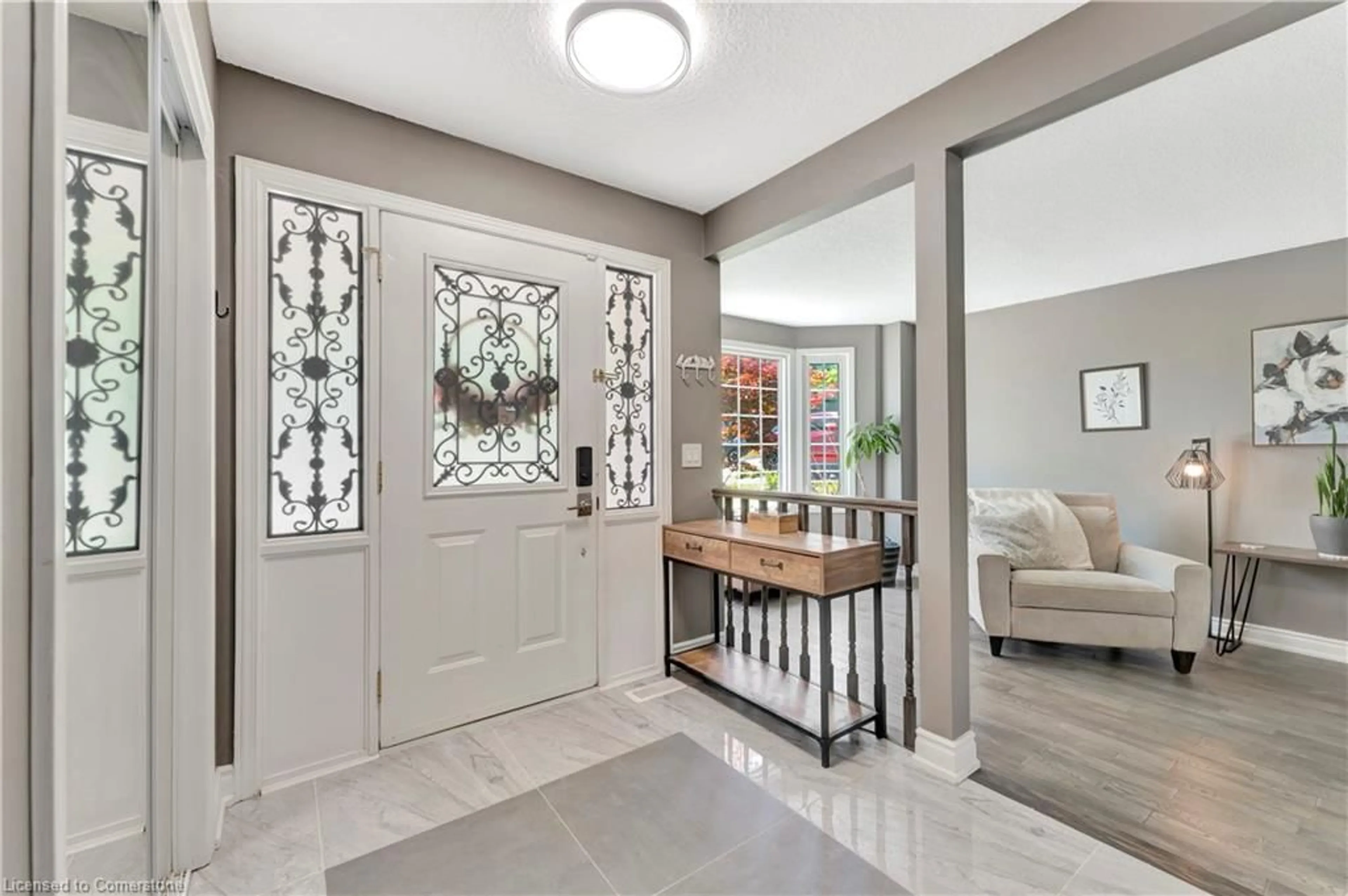 Indoor entryway for 305 Wiltshire Pl, Waterloo Ontario N2T 1R3