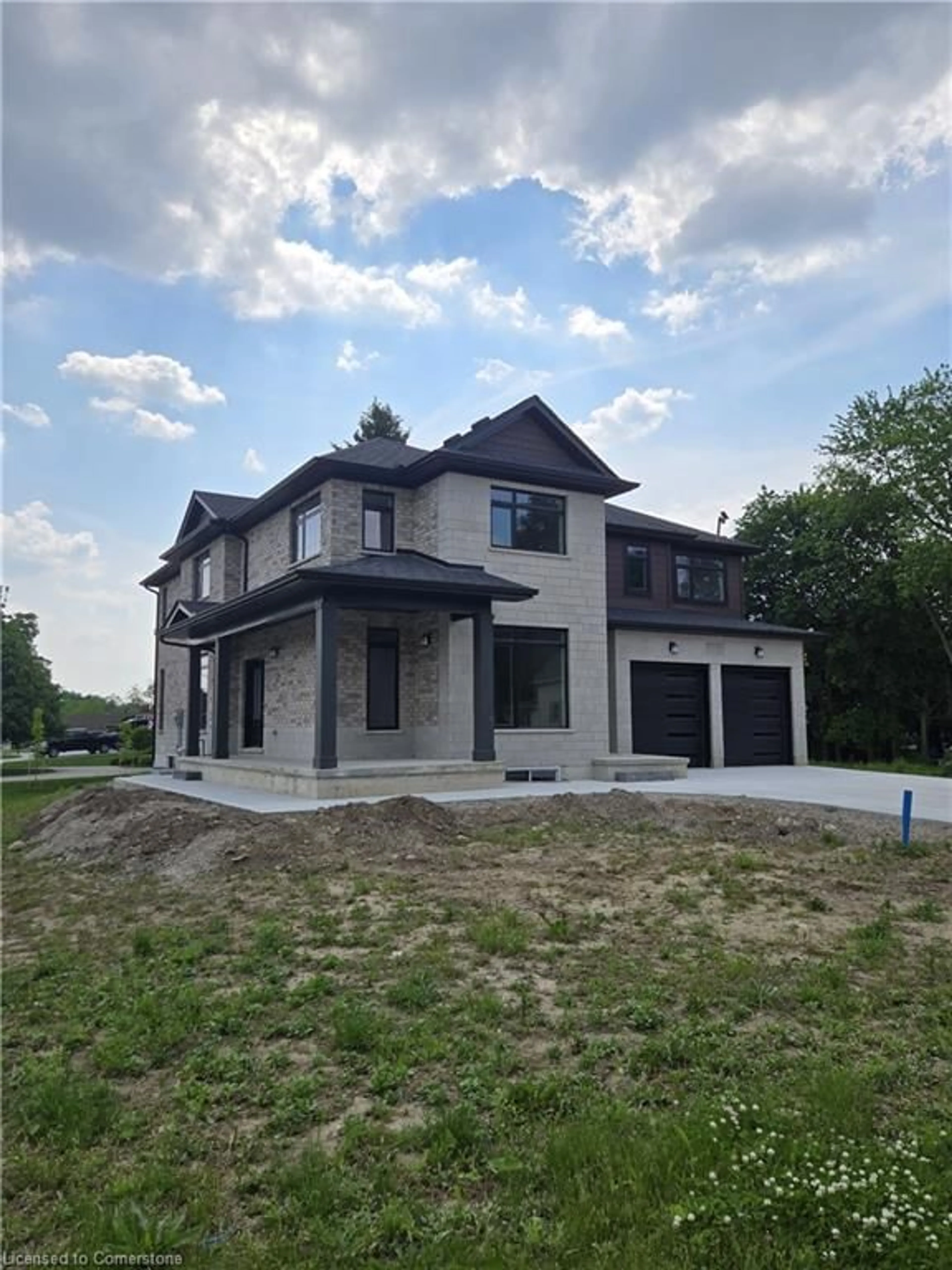 Home with brick exterior material, building for 4 Elm St, Ingersoll Ontario N5C 1R8