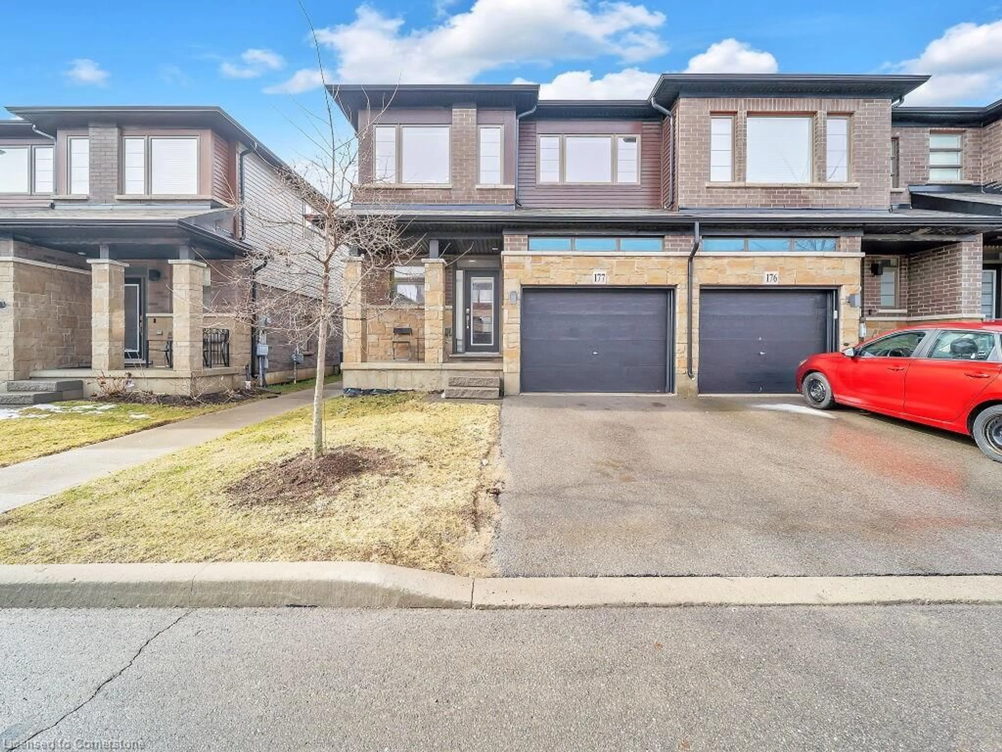 A pic from outside/outdoor area/front of a property/back of a property/a pic from drone, street for 30 Times Square Blvd, Hamilton Ontario L8J 0M1