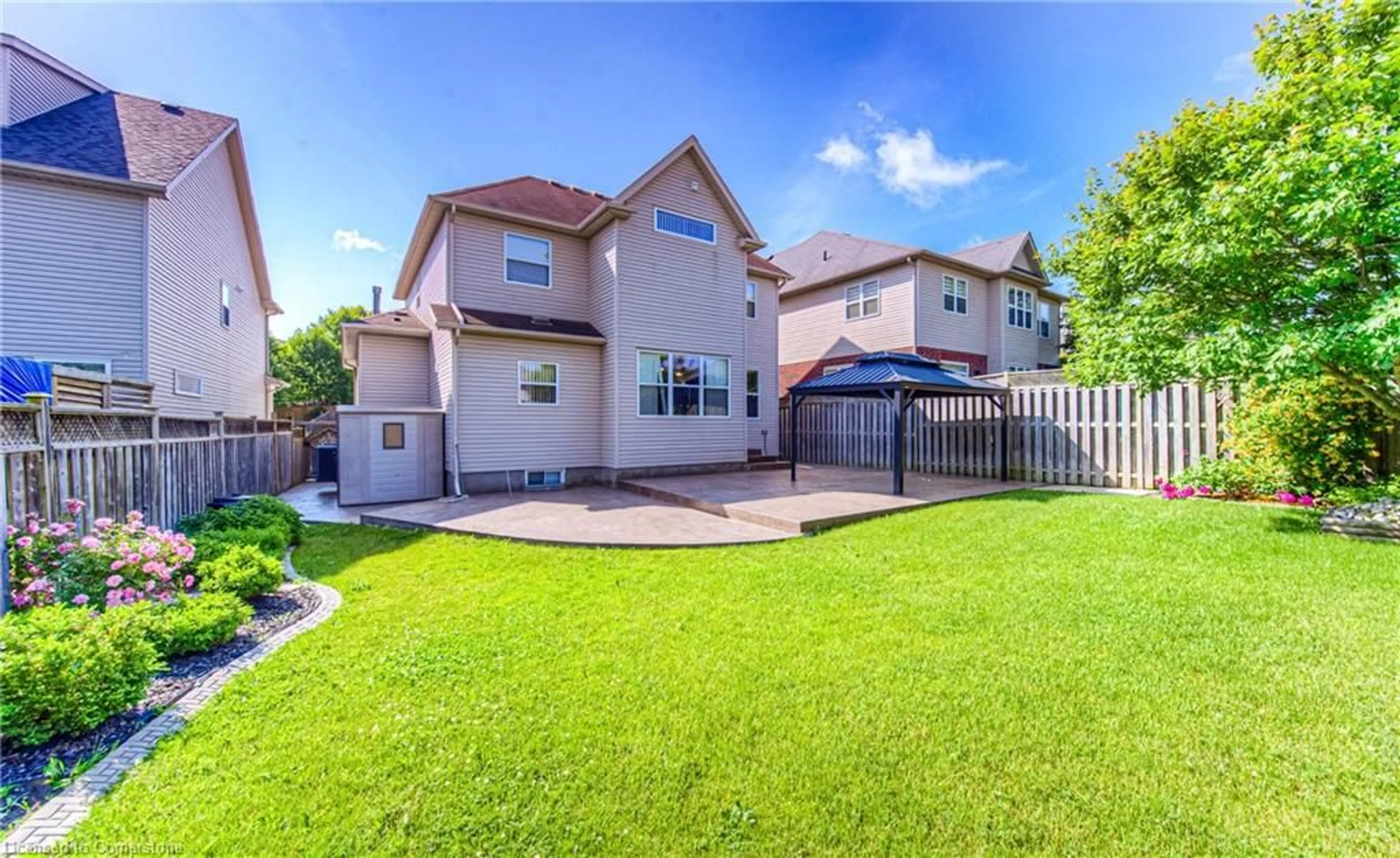 A pic from outside/outdoor area/front of a property/back of a property/a pic from drone, street for 552 Altheim Cres, Waterloo Ontario N2T 2Z5