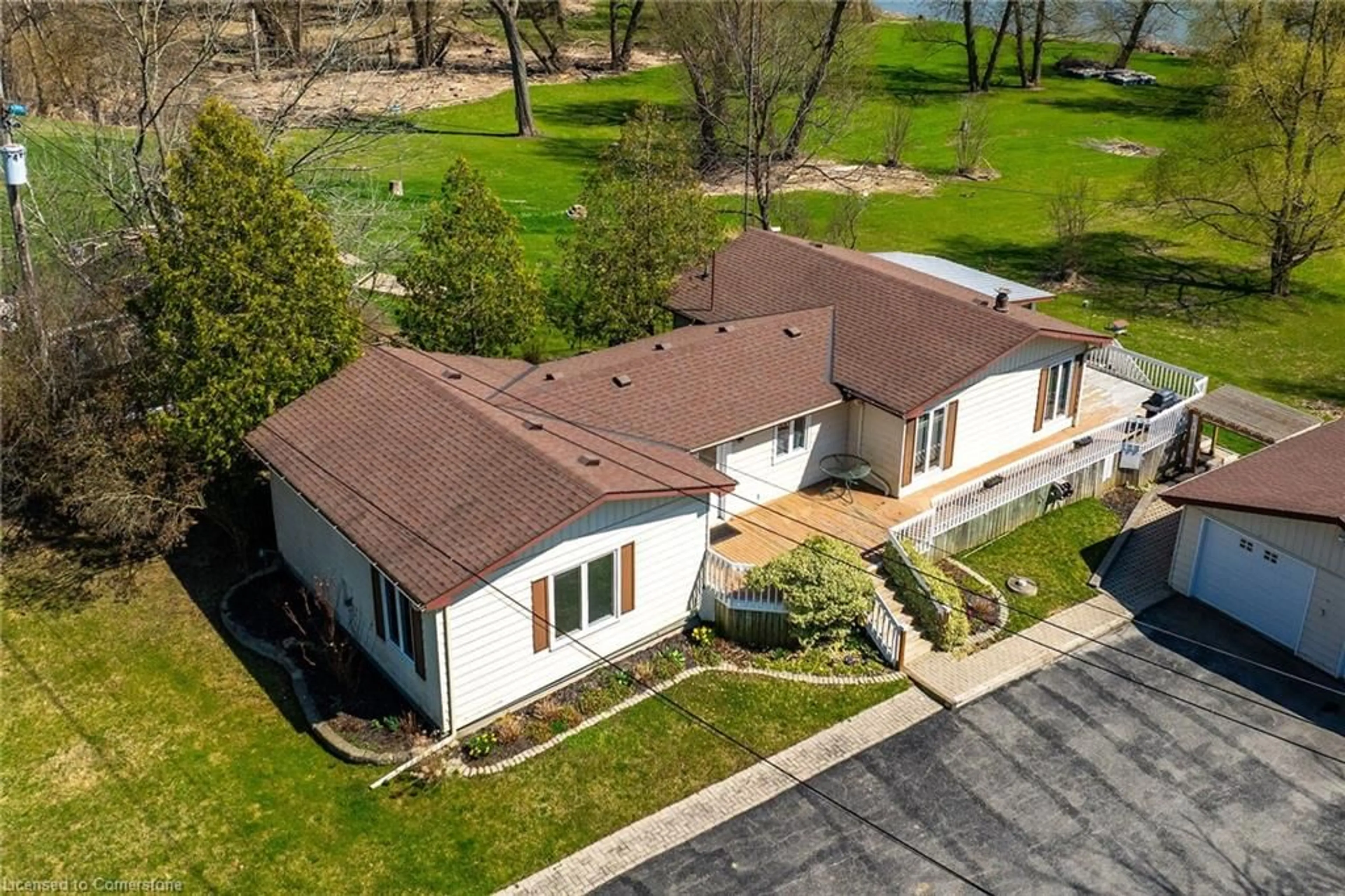 A pic from outside/outdoor area/front of a property/back of a property/a pic from drone, unknown for 657 Haldimand Road 17, Dunnville Ontario N1A 2W4
