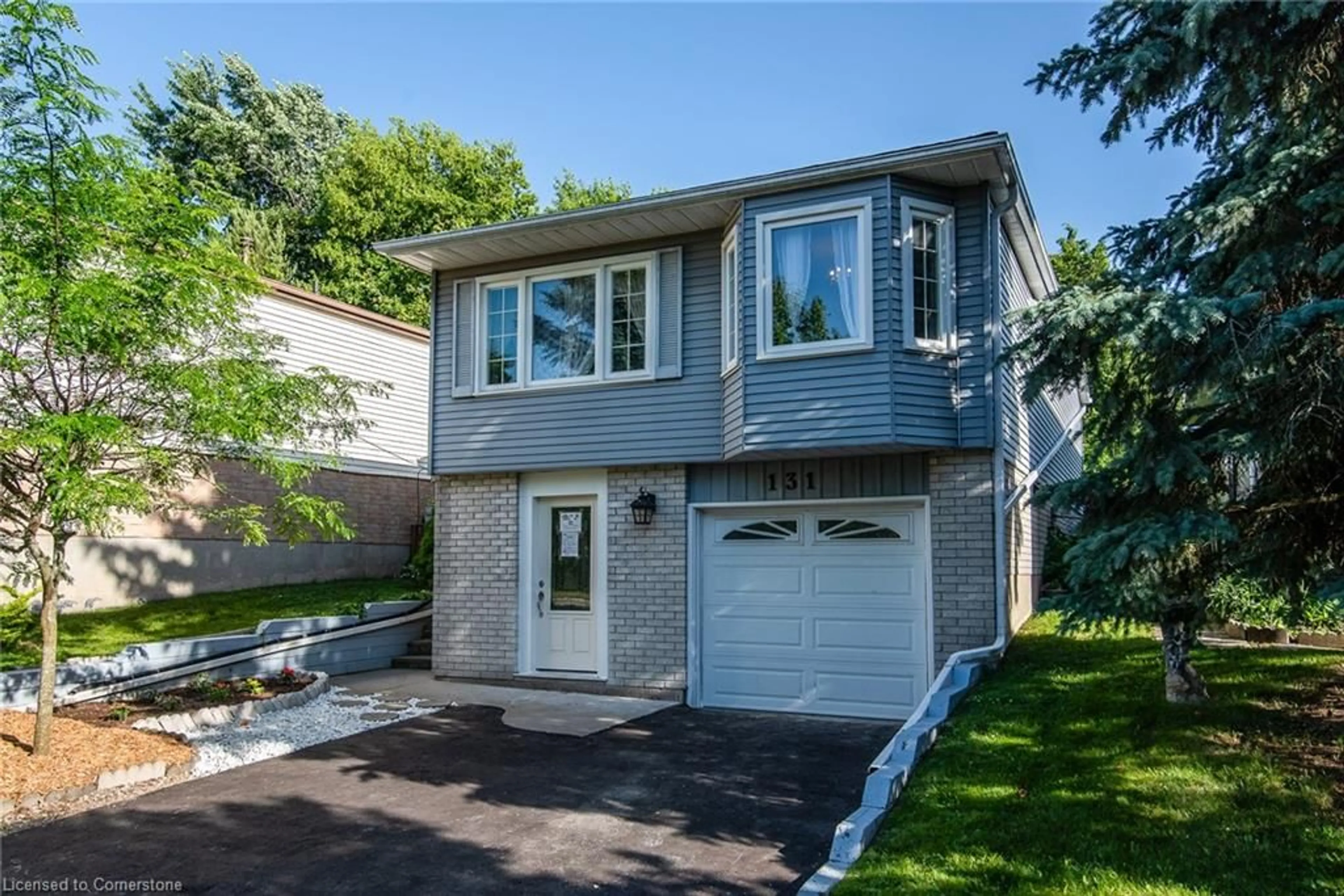 Home with vinyl exterior material, street for 131 Herron Pl, Waterloo Ontario N2T 1H2