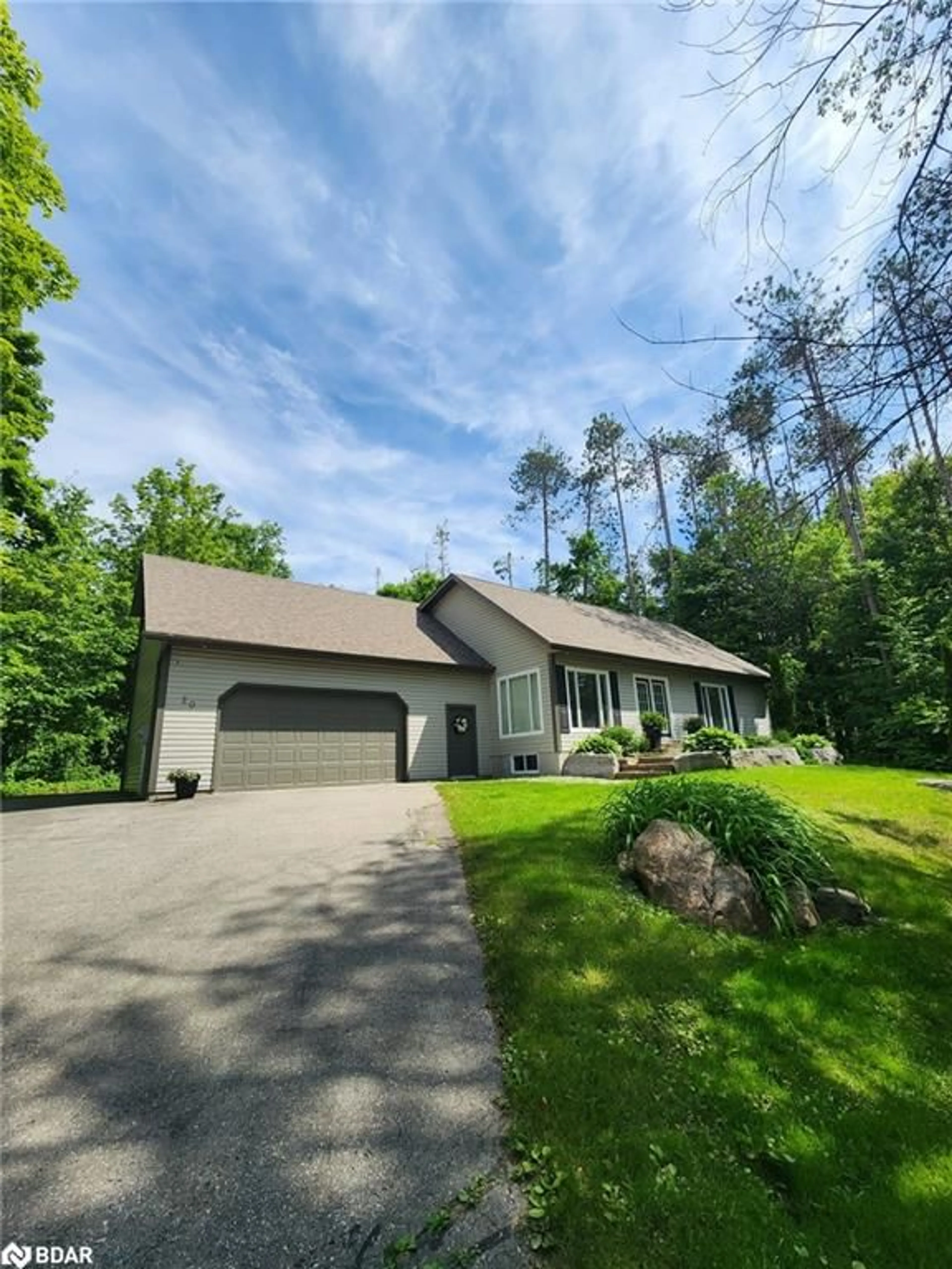A pic from outside/outdoor area/front of a property/back of a property/a pic from drone, street for 20 Cathedral Pines Rd, Barrie Ontario L4M 4Y8