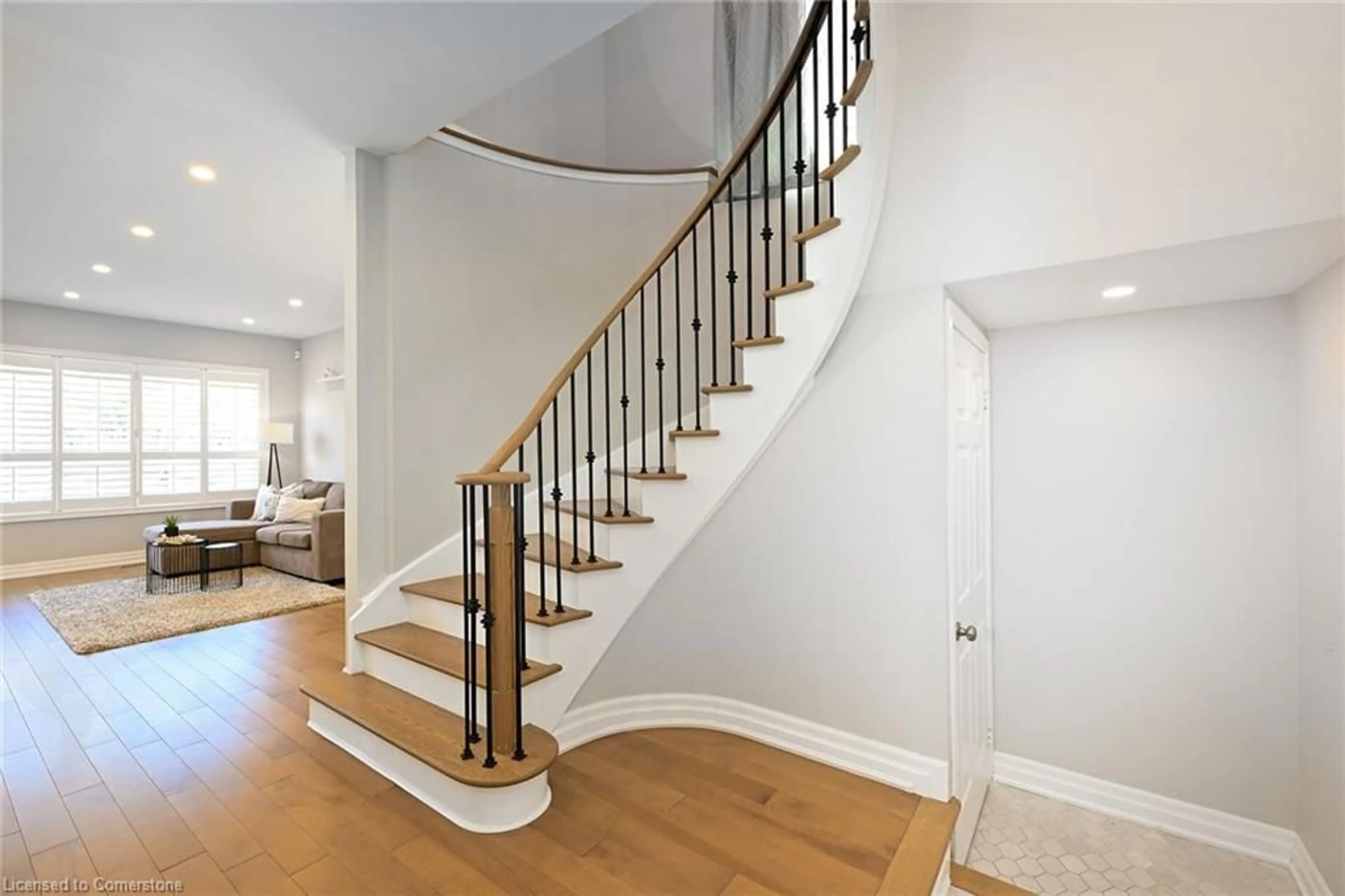 Stairs for 5847 Terrapark Trail, Mississauga Ontario L5M 6S1