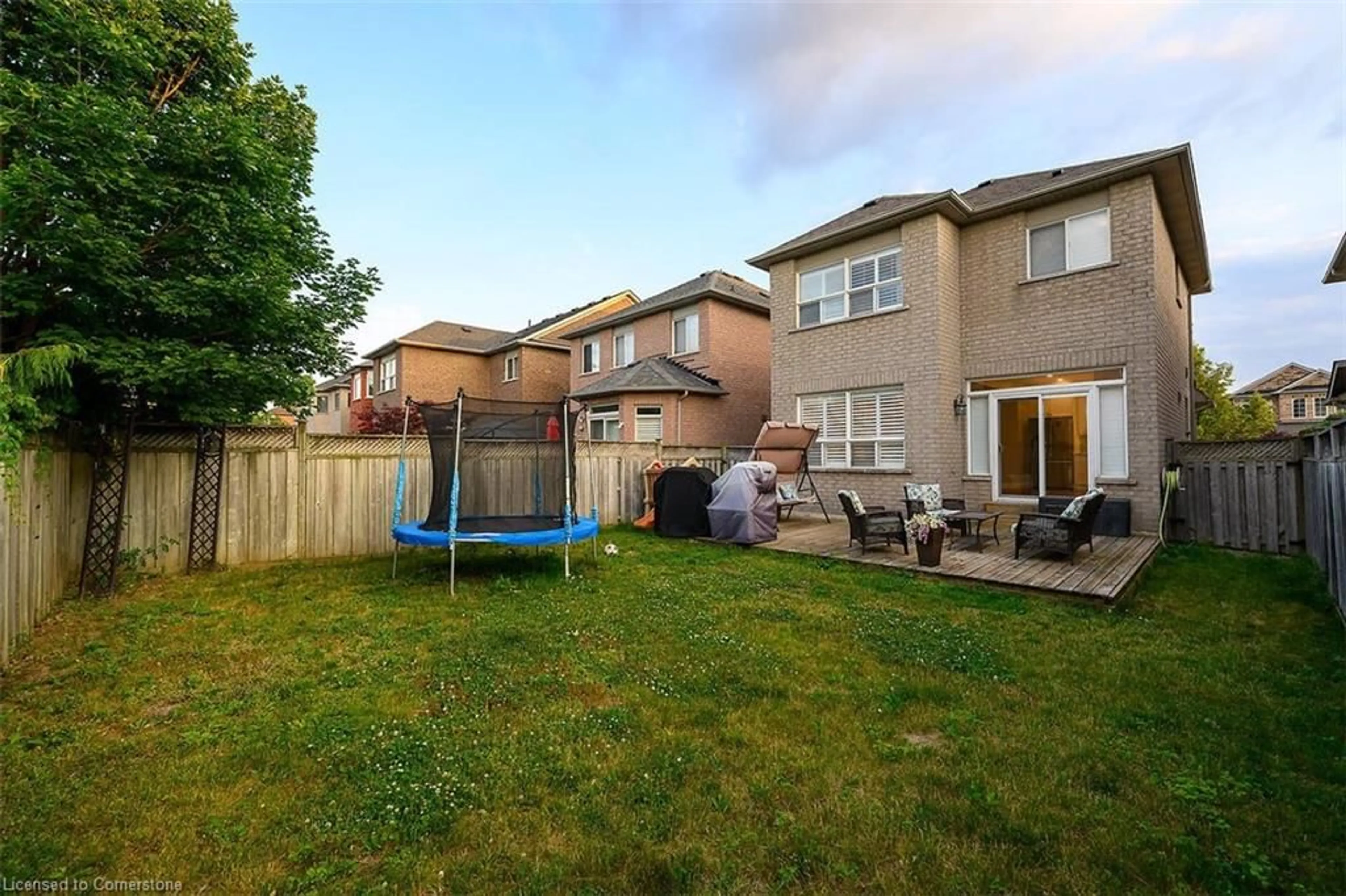Patio, street for 5847 Terrapark Trail, Mississauga Ontario L5M 6S1
