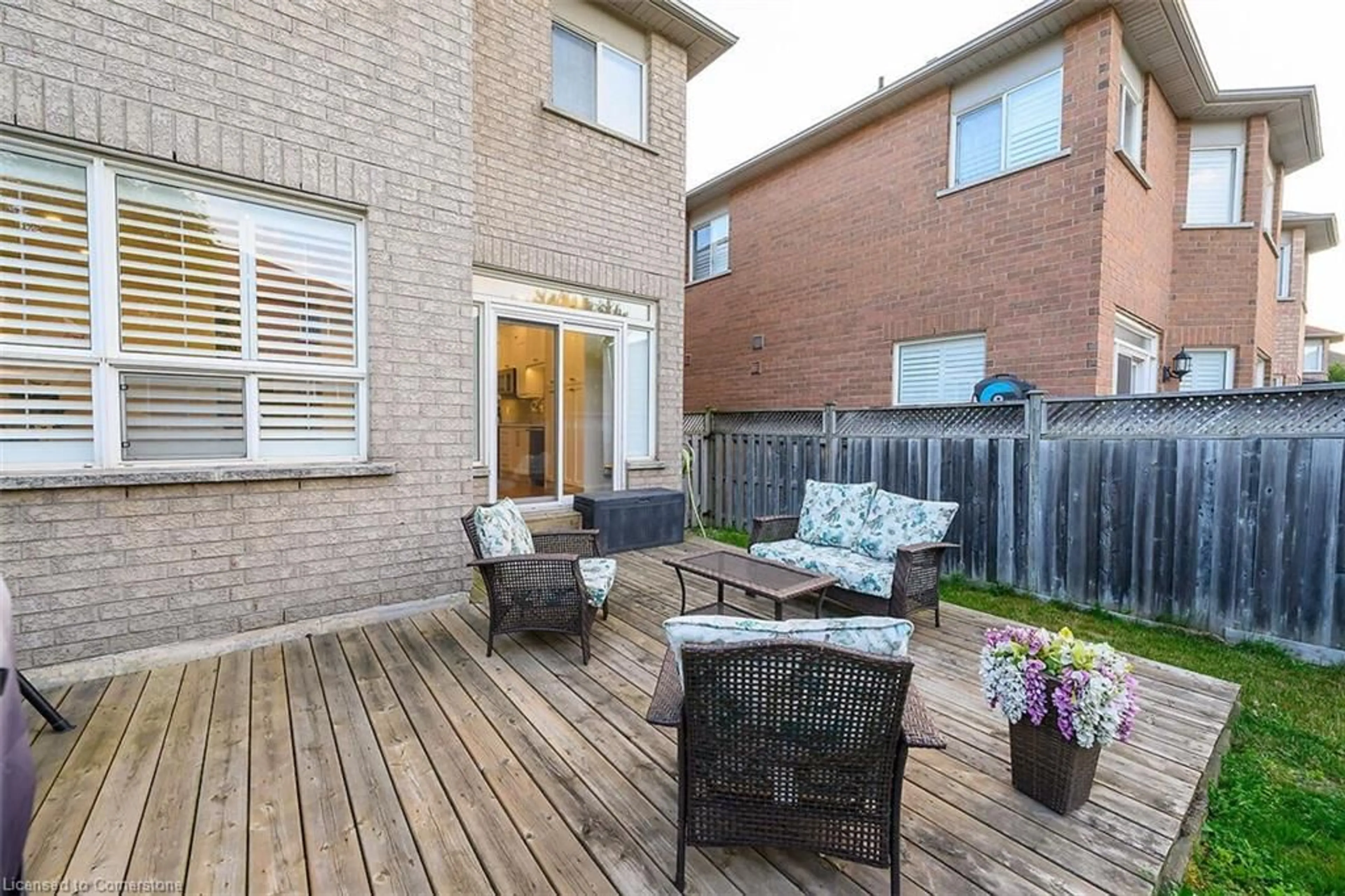 Patio, street for 5847 Terrapark Trail, Mississauga Ontario L5M 6S1