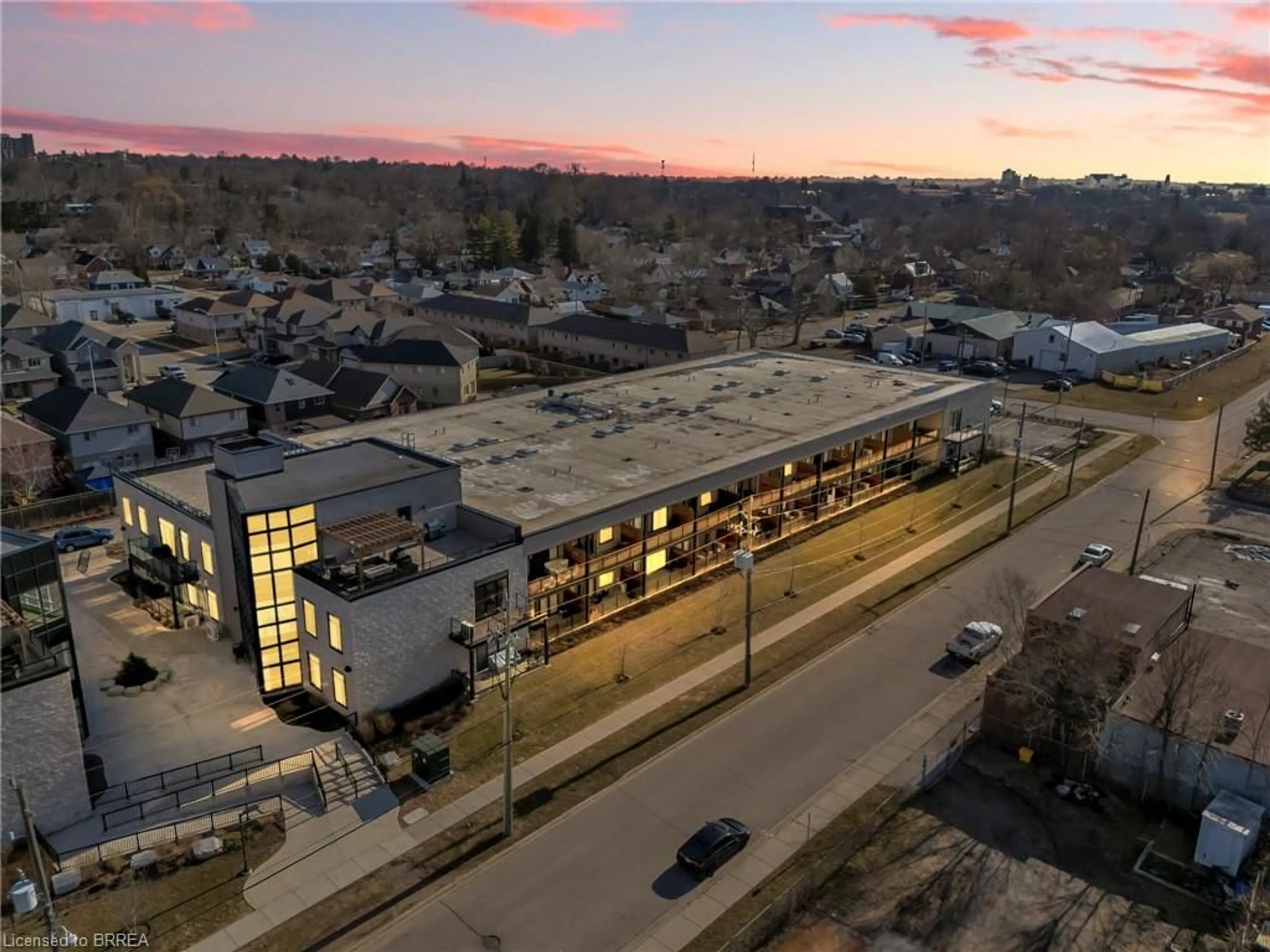 A pic from outside/outdoor area/front of a property/back of a property/a pic from drone, unknown for 85B Morrell St #117, Brantford Ontario N3T 4J6