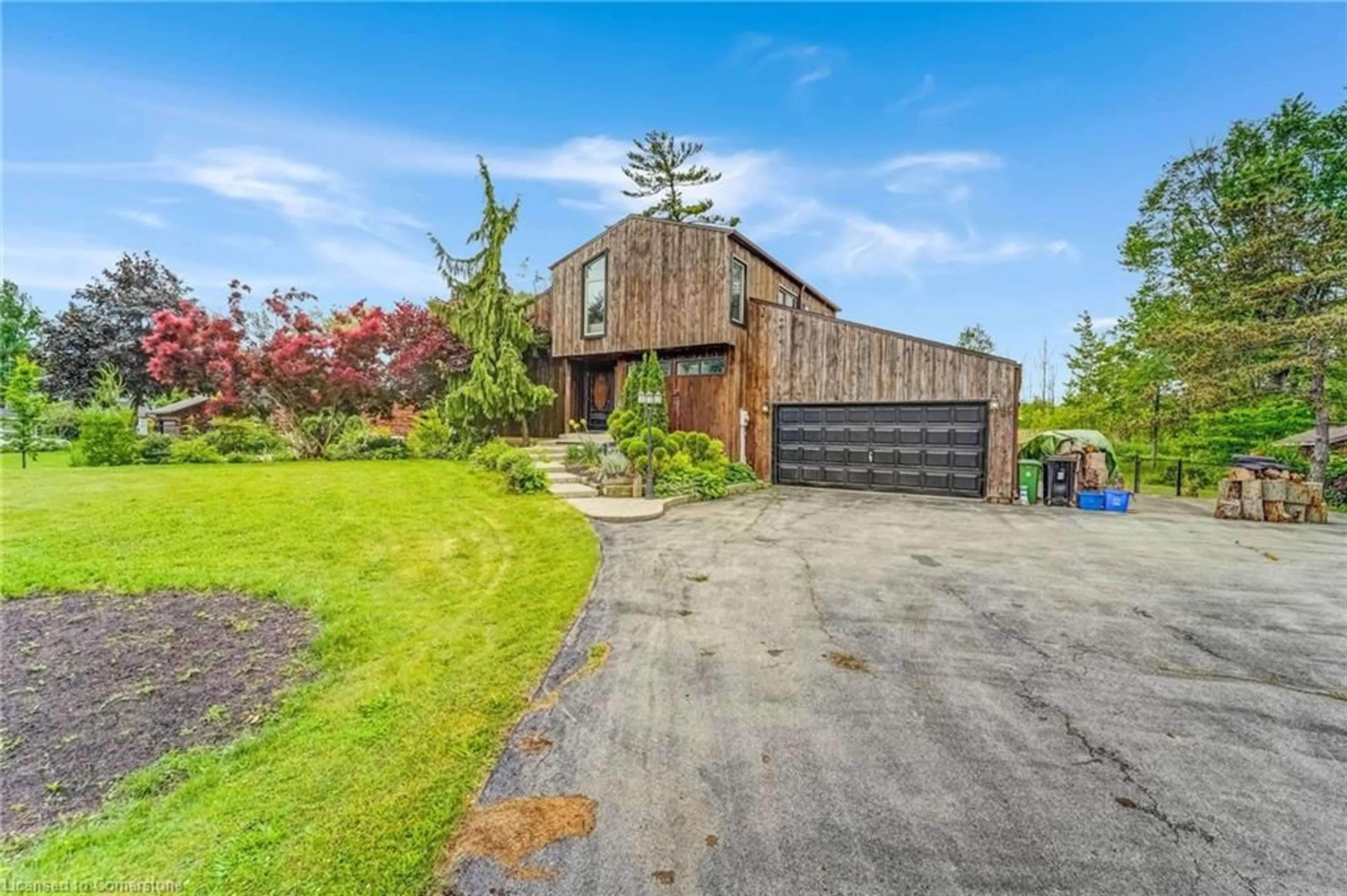 A pic from outside/outdoor area/front of a property/back of a property/a pic from drone, unknown for 627 Millgrove Sideroad, Waterdown Ontario L0R 2H2