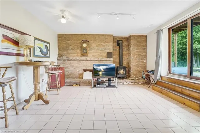 Additional property image - 627 Millgrove Sideroad