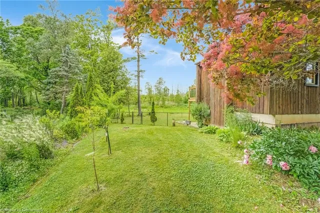 Additional property image - 627 Millgrove Sideroad