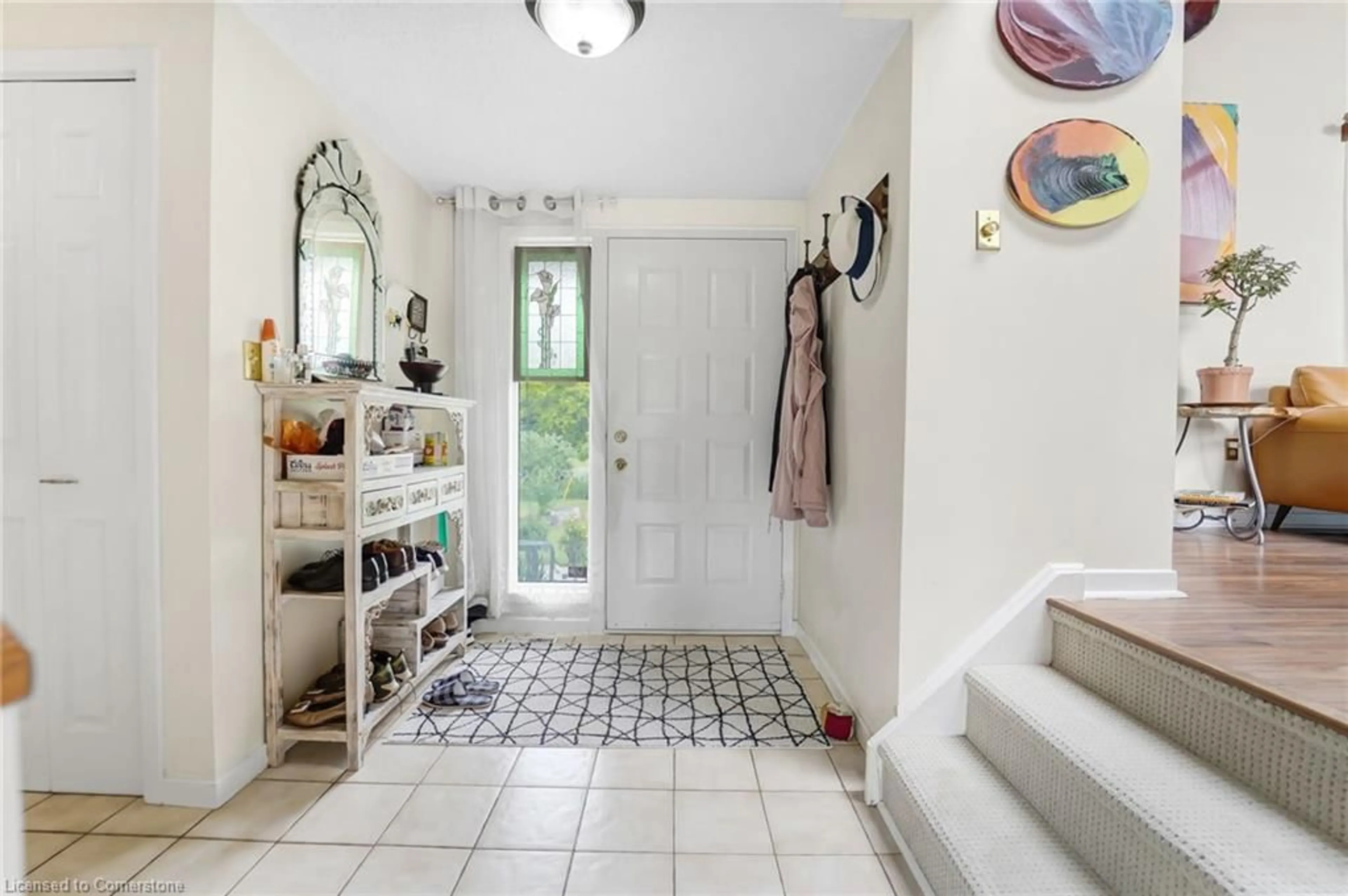 Indoor entryway for 627 Millgrove Sideroad, Waterdown Ontario L0R 2H2