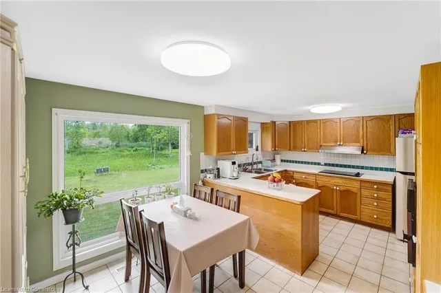 Additional property image - 627 Millgrove Sideroad