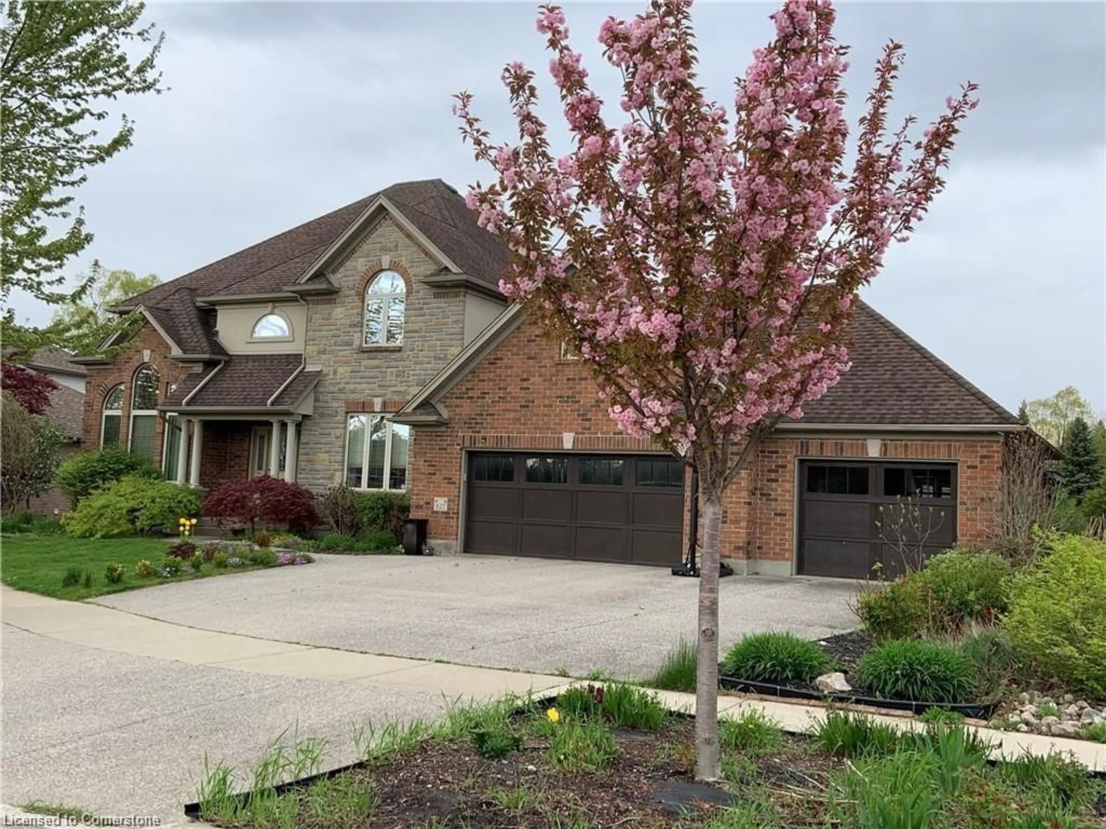 Home with brick exterior material, street for 827 Birchmount Dr, Waterloo Ontario N2V 2R3