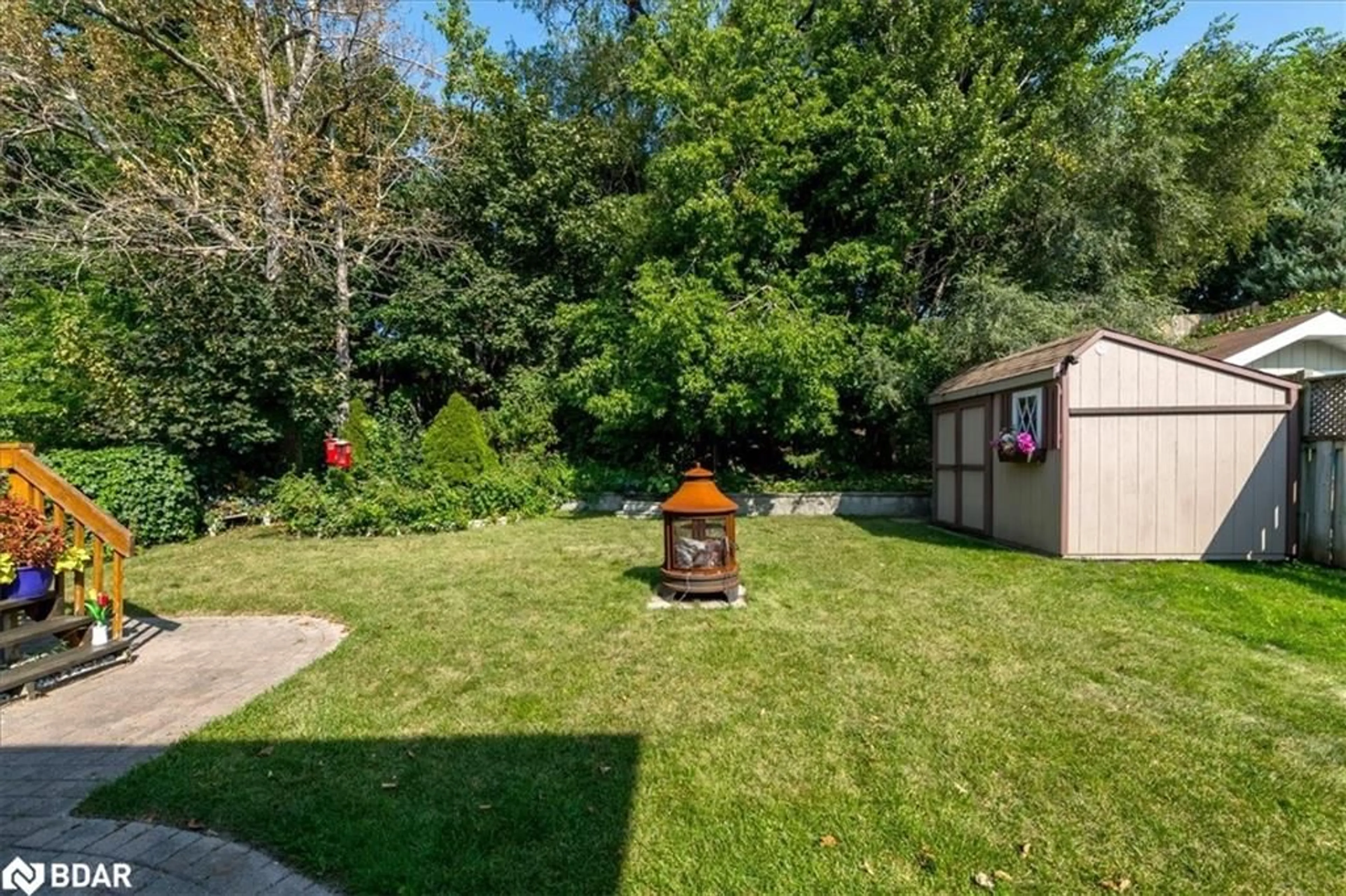 Patio, unknown for 114 Chieftain Cres, Barrie Ontario L4N 6J3