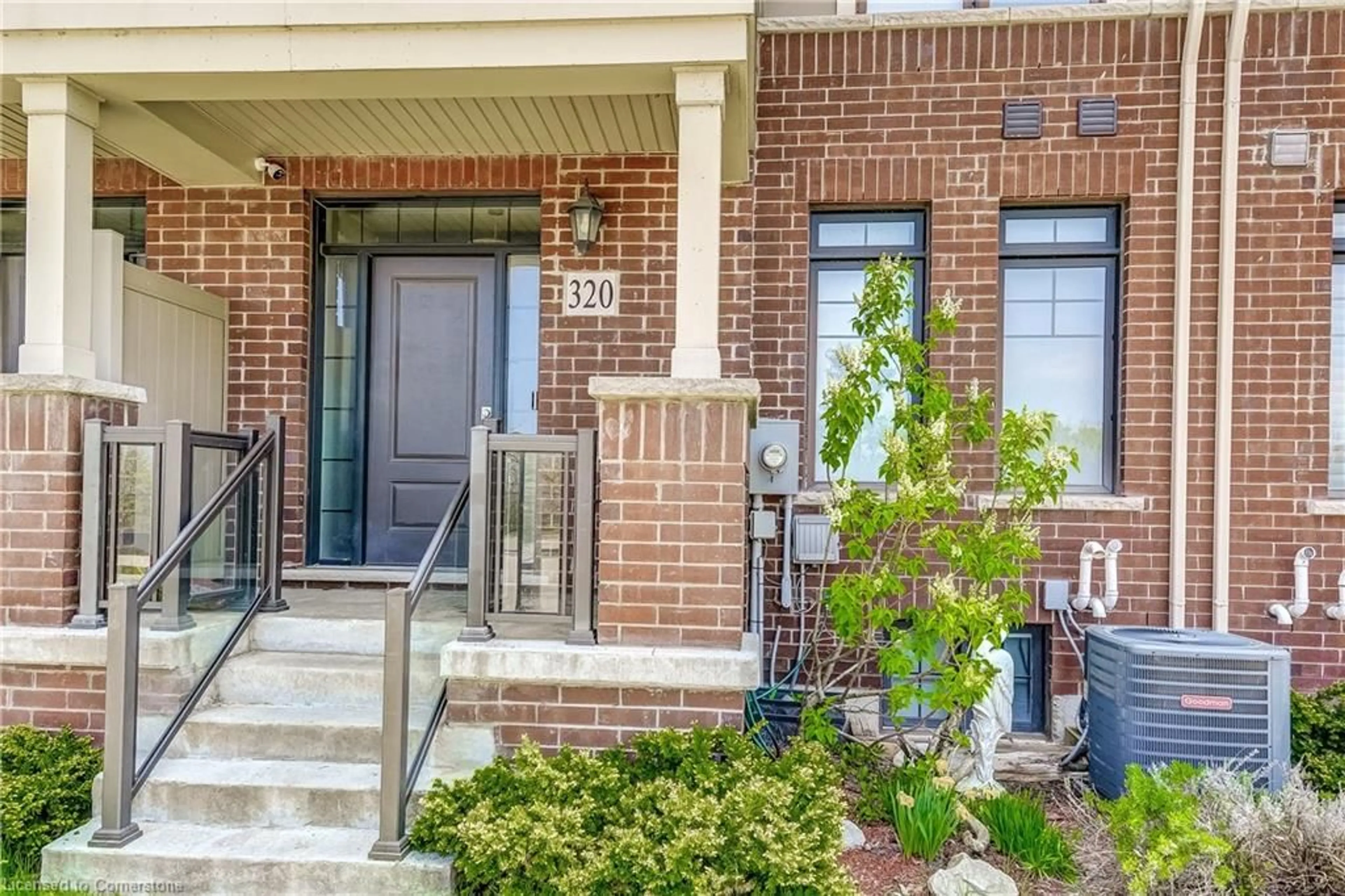 Home with brick exterior material, street for 320 Hunter Rd, Grimsby Ontario L3M 0H2