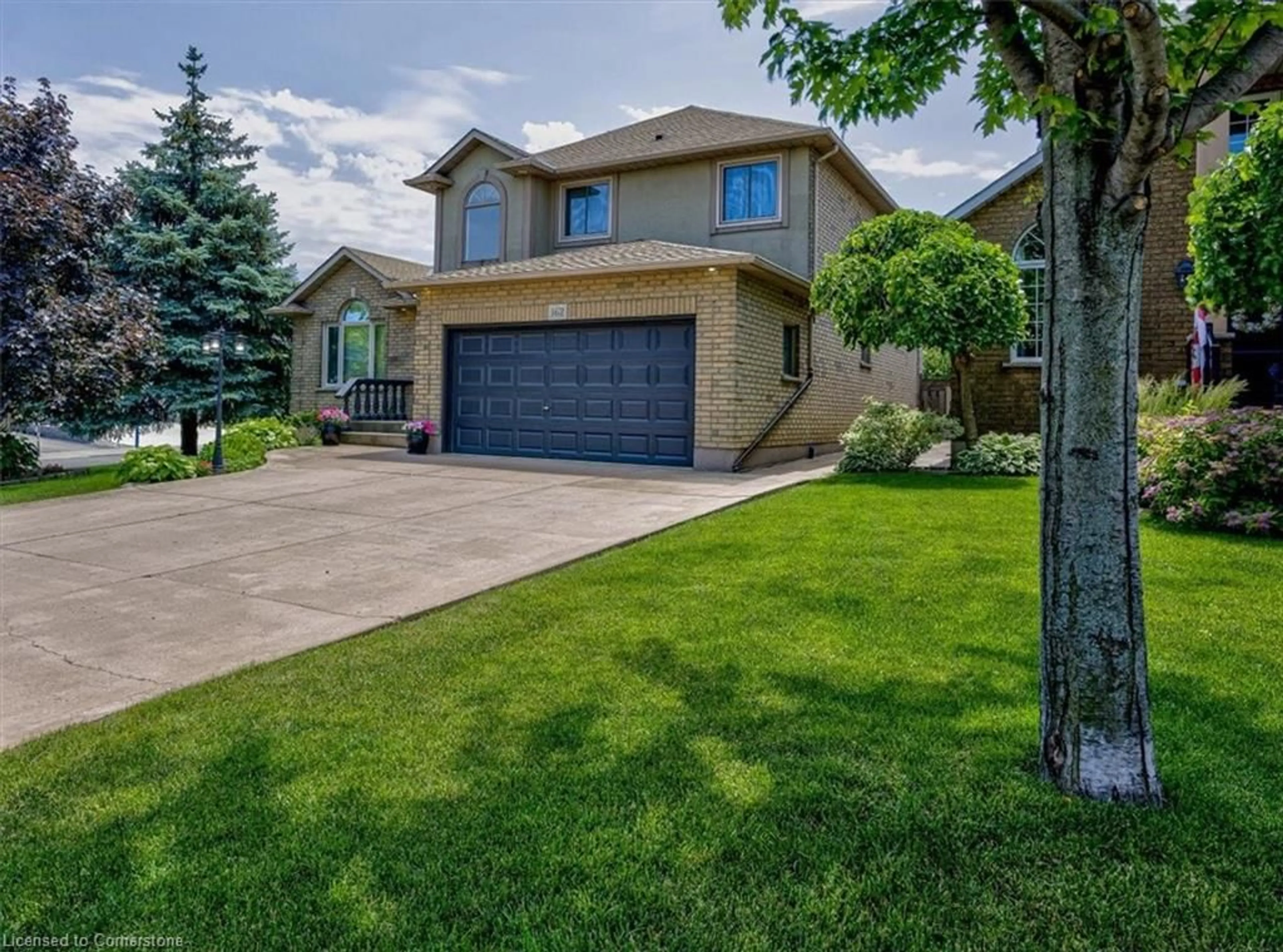 A pic from outside/outdoor area/front of a property/back of a property/a pic from drone, street for 162 Locheed Dr, Hamilton Ontario L8T 4Z7