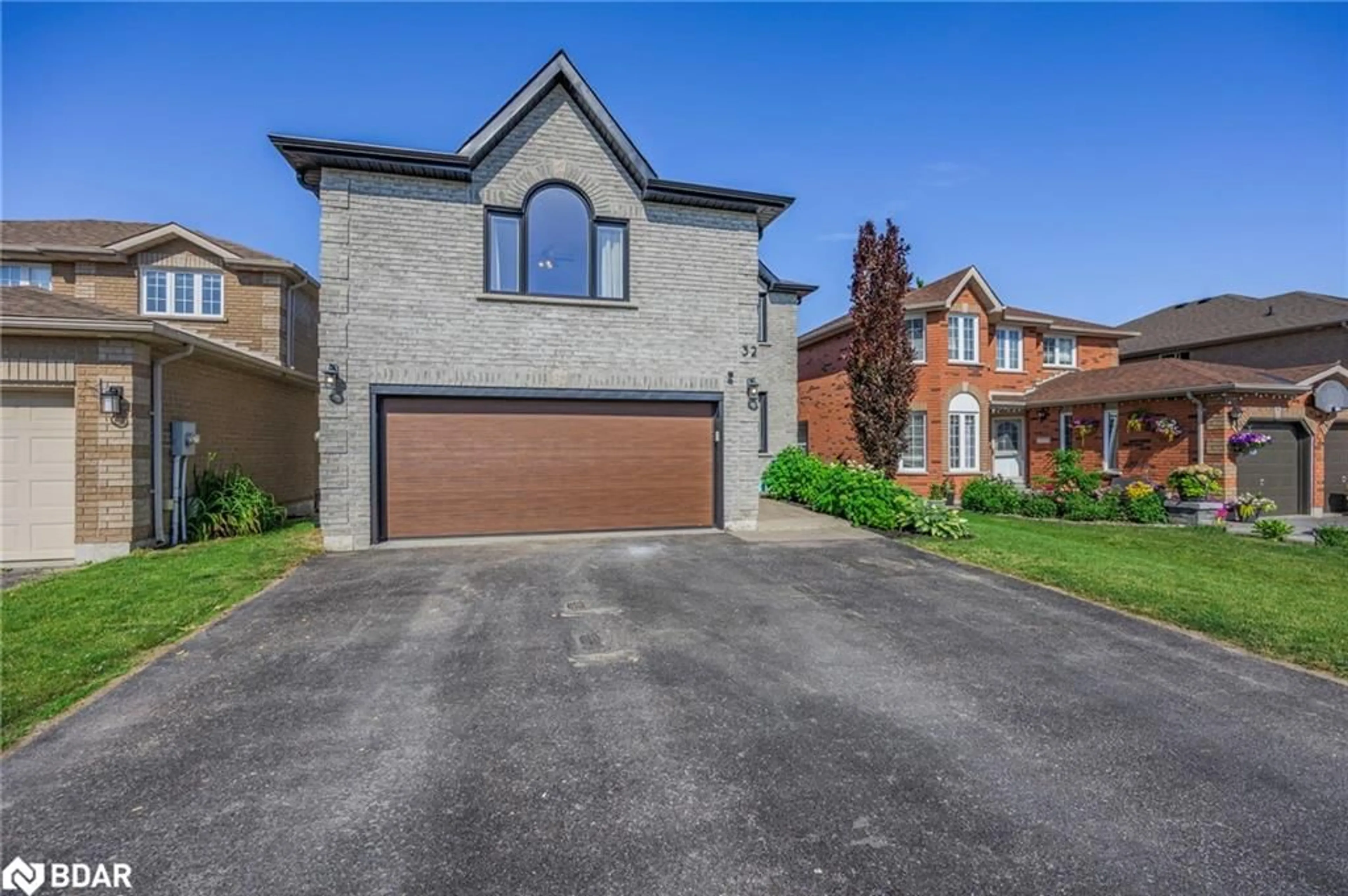 Home with brick exterior material, street for 32 Black Willow Dr, Barrie Ontario L4N 9M1