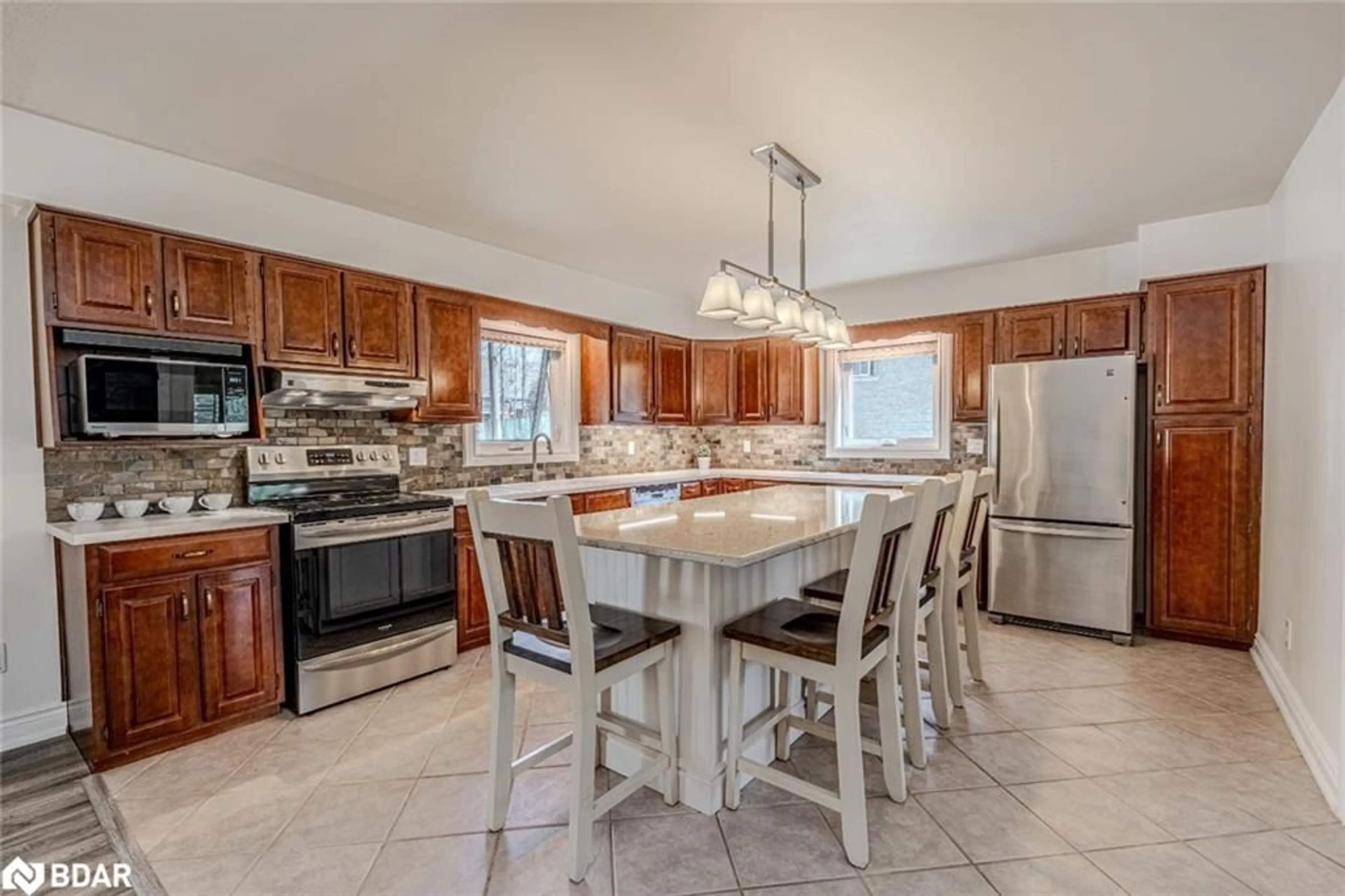 Open concept kitchen, ceramic/tile floor for 1166 Sunnidale Rd, Springwater Ontario L9X 0T4