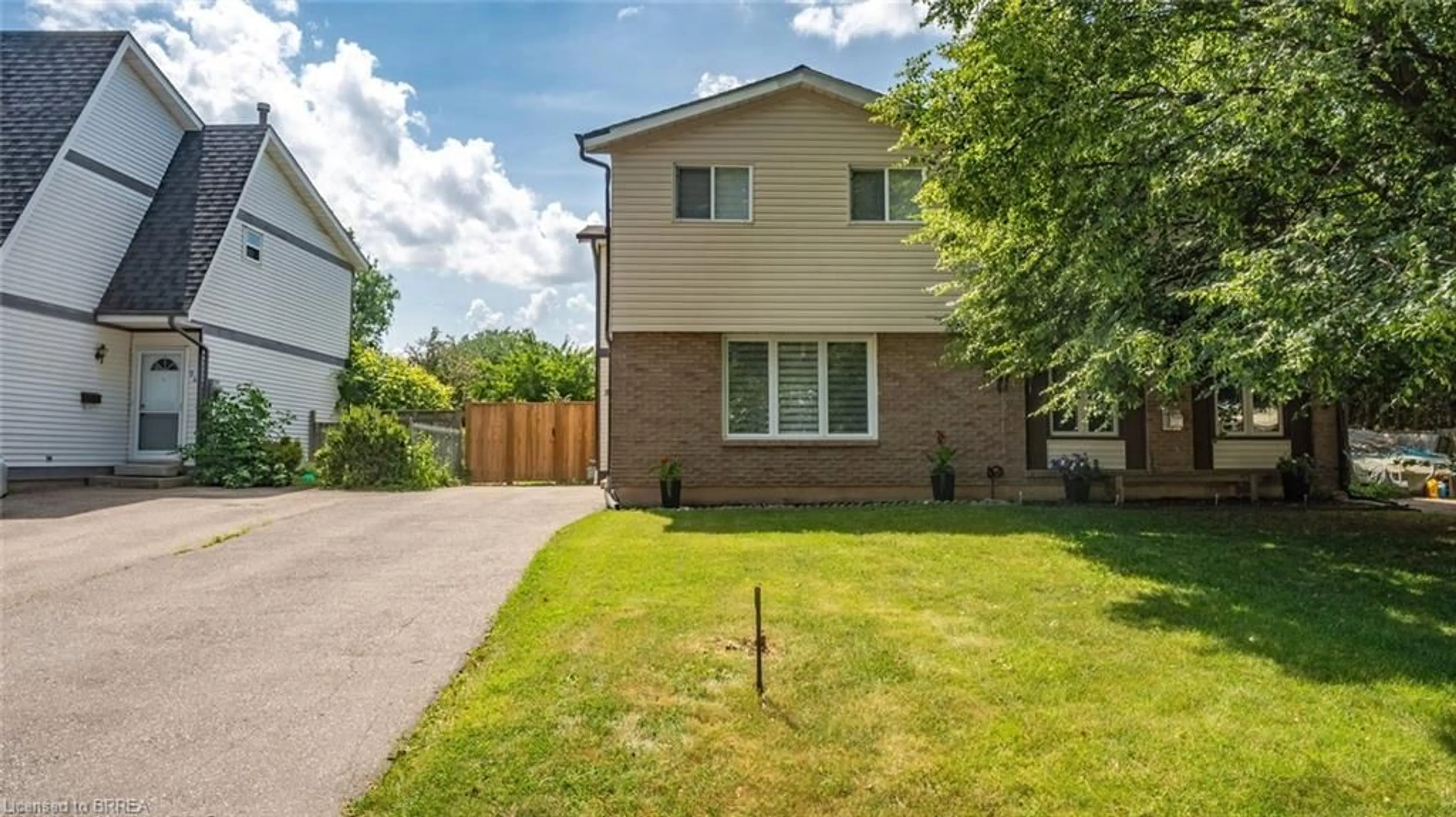 Home with brick exterior material, street for 52 Brantwood Park Rd, Brantford Ontario N3P 1G2