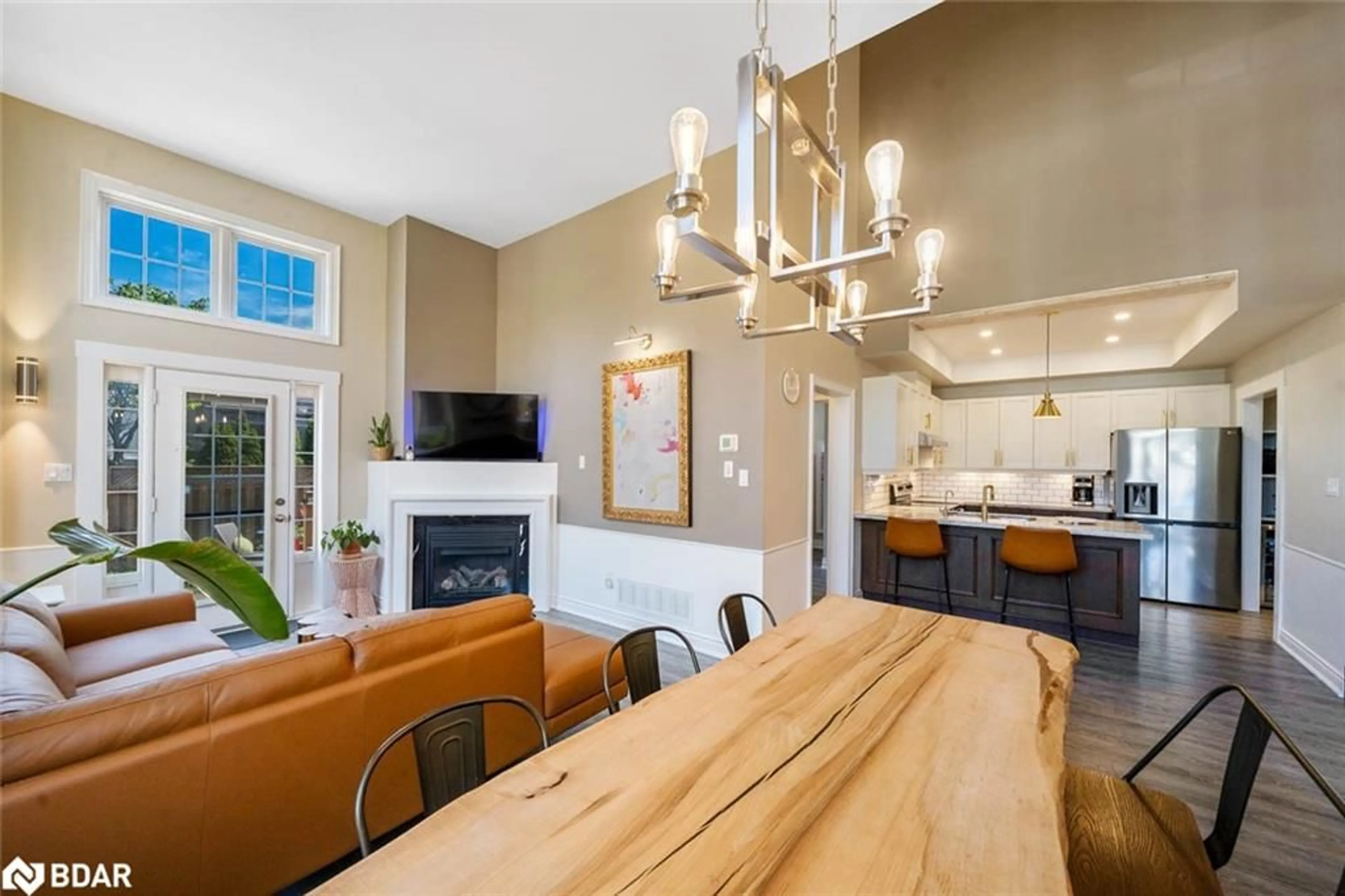 Open concept kitchen, wood/laminate floor for 300 Stonebridge Boulevard, Wasaga Beach Ontario L9Z 0E7