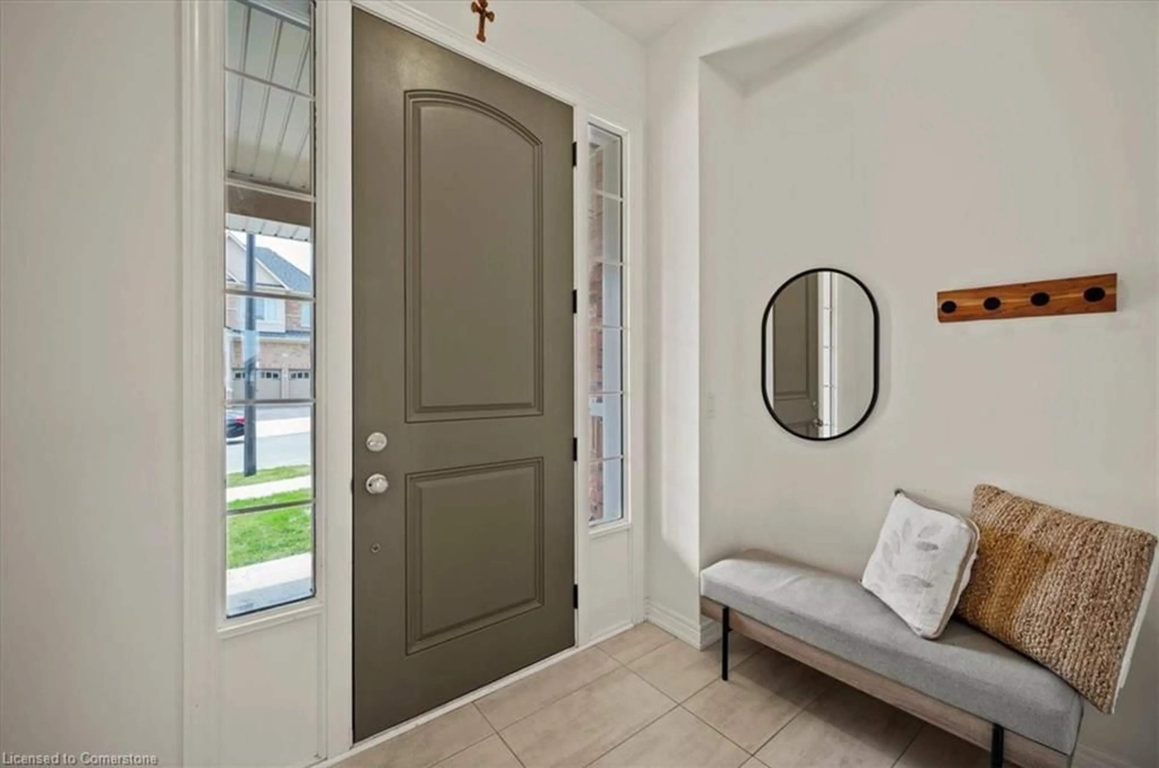 Indoor entryway for 153 Broadacre Dr, Kitchener Ontario N2R 0S5