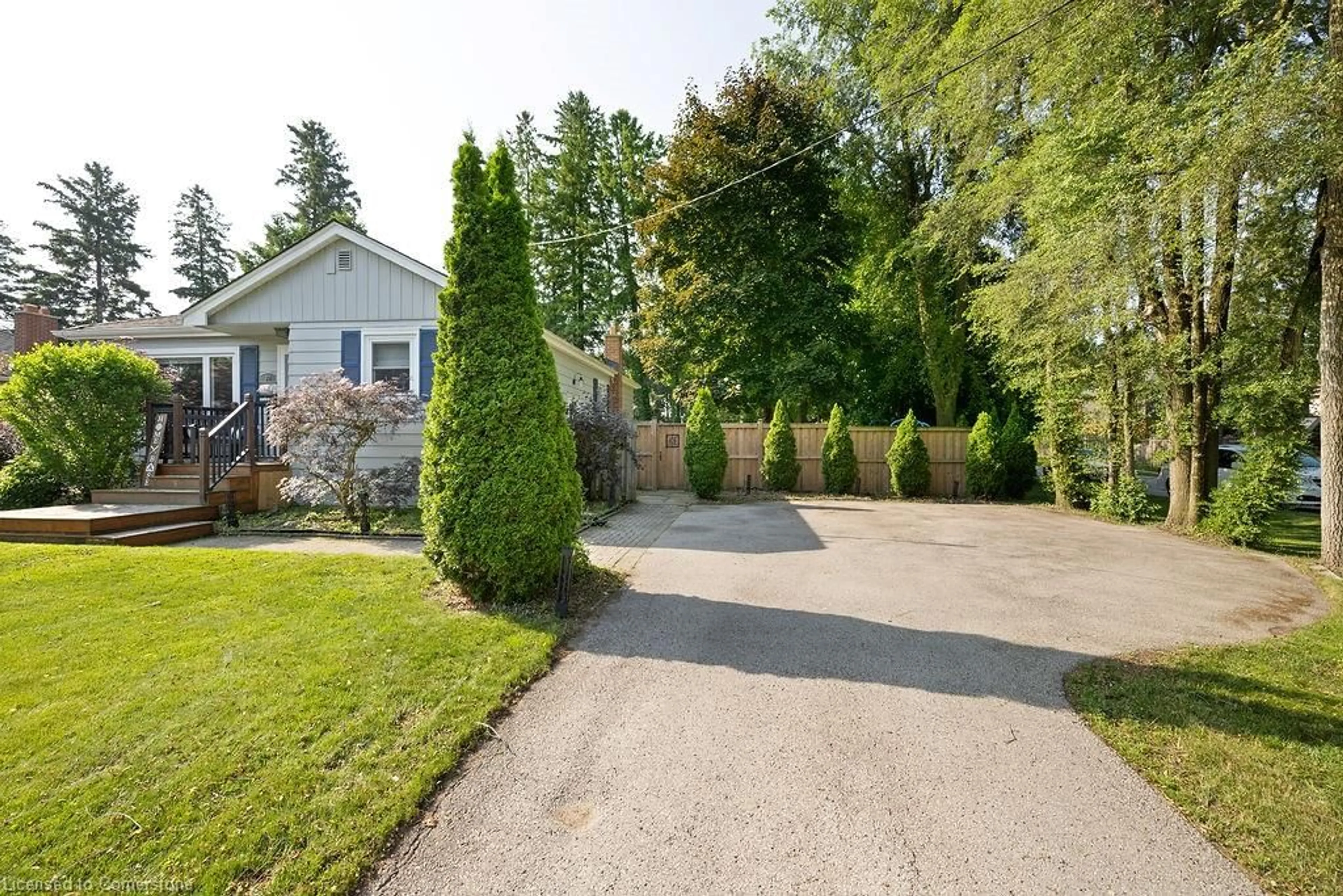 Patio, street for 32 Cumming Crt, Ancaster Ontario L9G 1V3