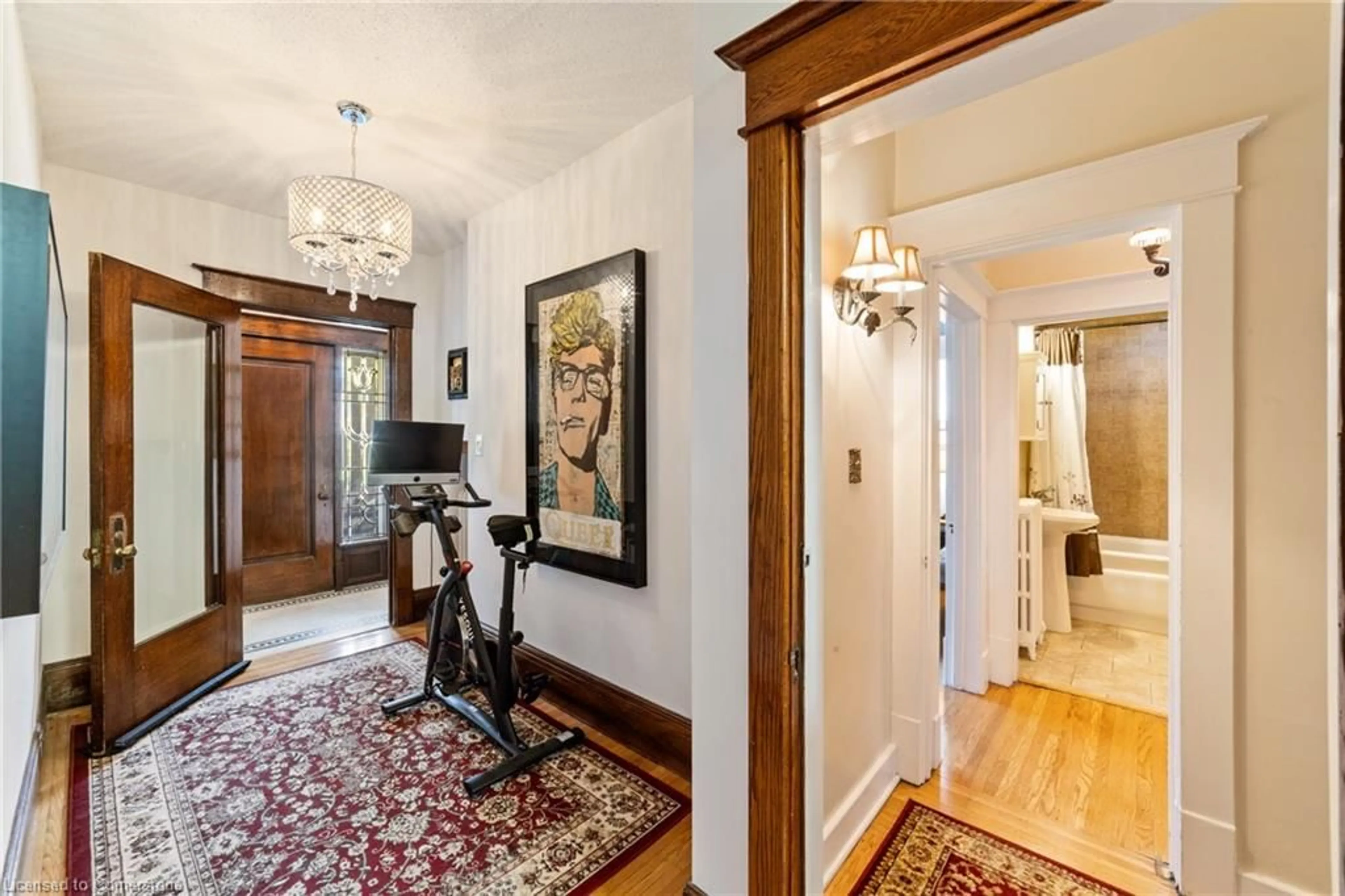 Indoor foyer for 91 Barnesdale Blvd, Hamilton Ontario L8M 2V5