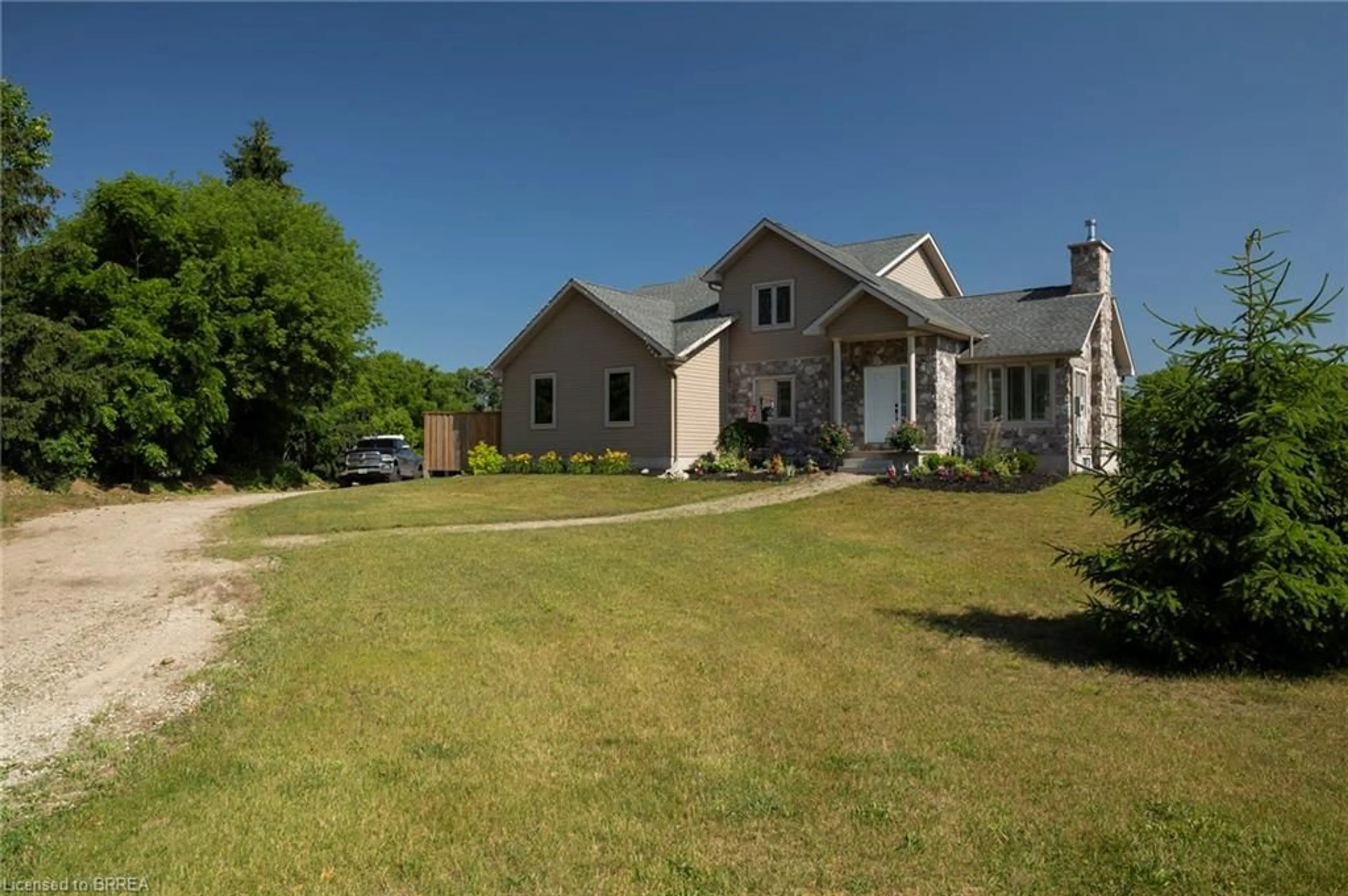 A pic from outside/outdoor area/front of a property/back of a property/a pic from drone, unknown for 238 Burford Delhi Townline Rd, Scotland Ontario N0E 1R0