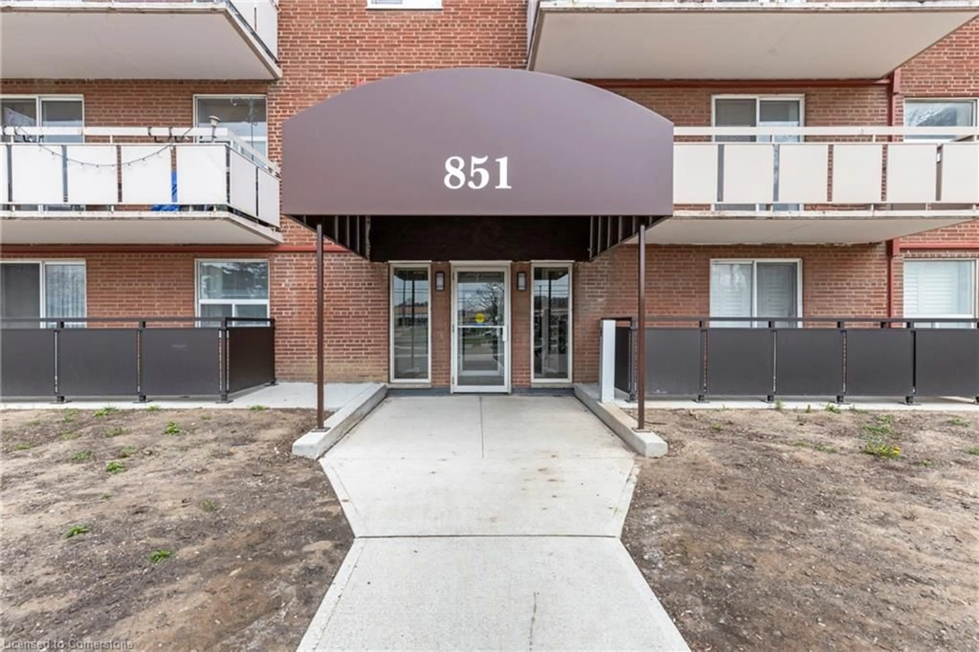 Indoor foyer for 851 Queenston Rd #105, Hamilton Ontario L8G 1B4