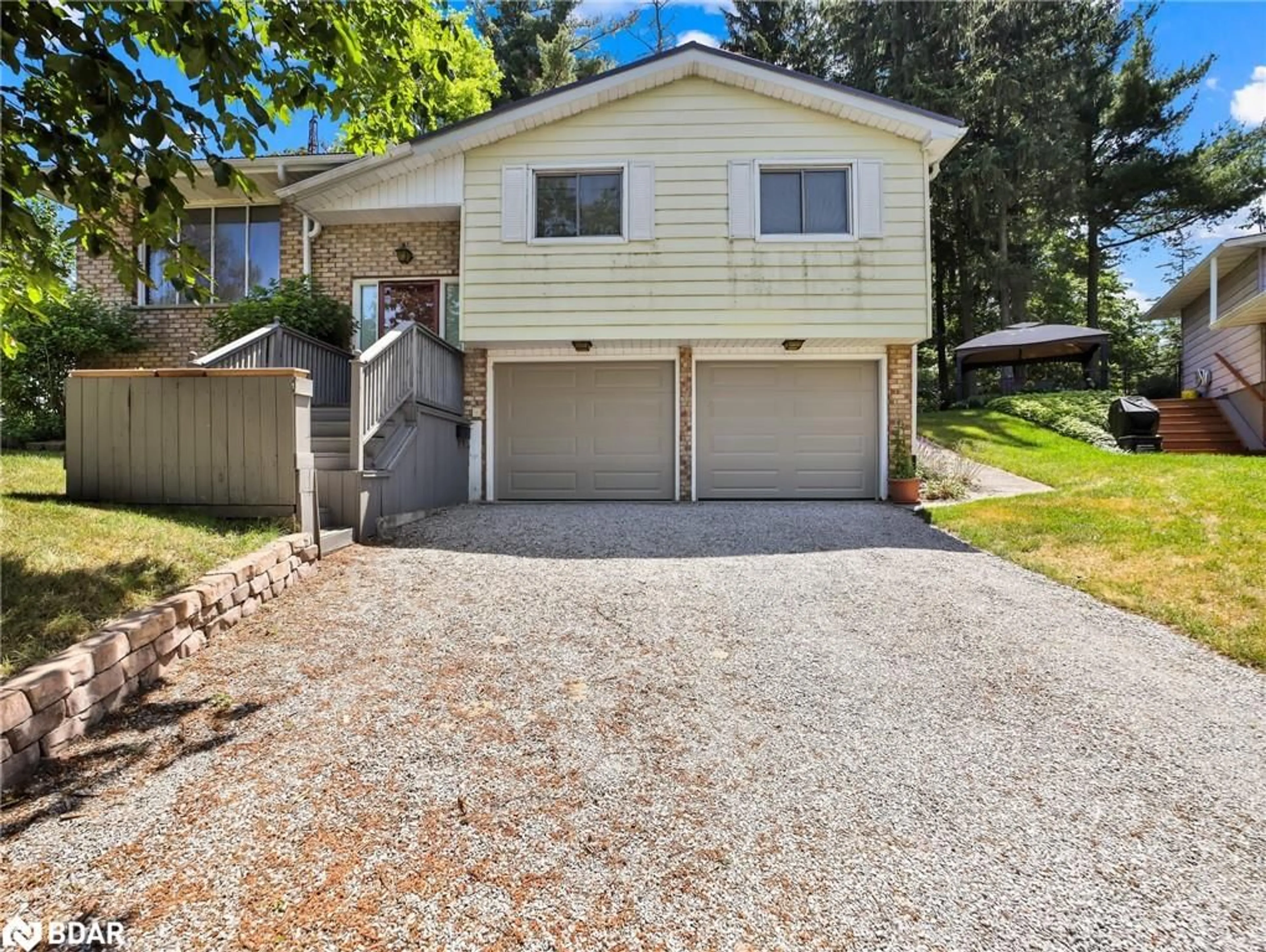 Home with vinyl exterior material, street for 11 Glenda St, Simcoe Ontario N3Y 4T3