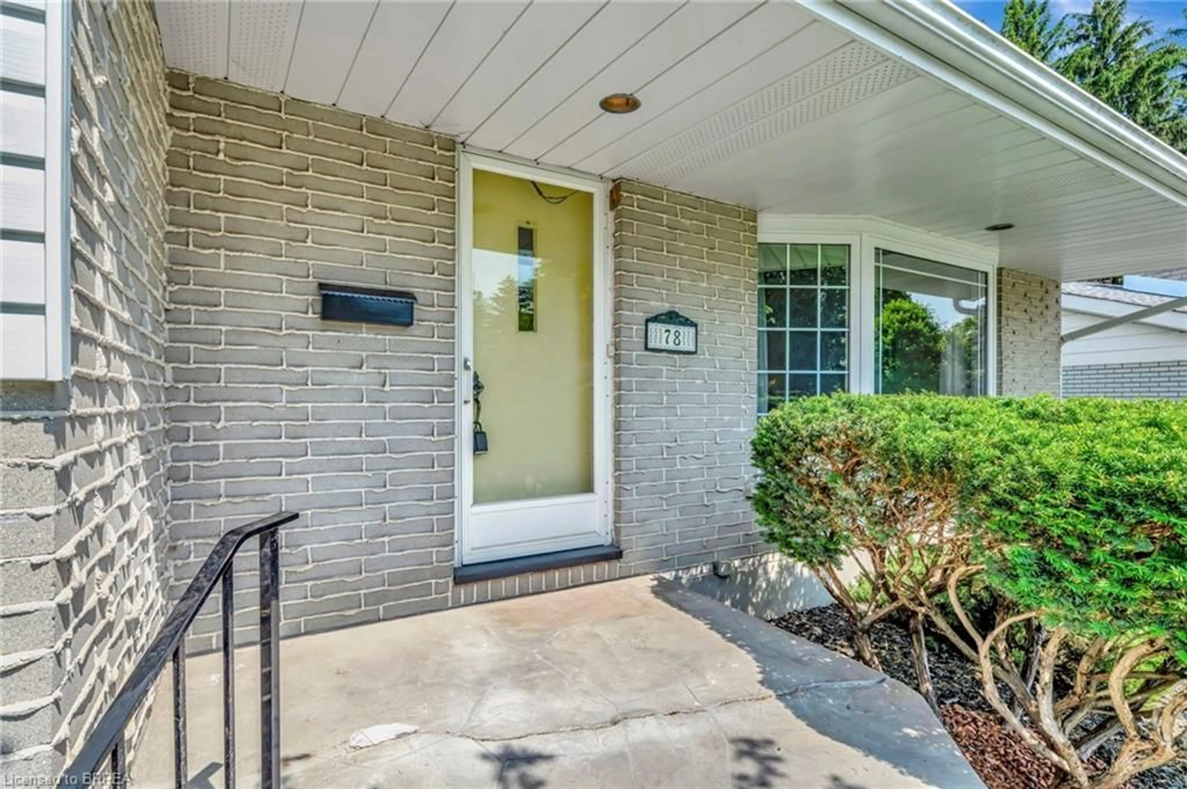 Indoor entryway for 78 Forsythe Ave, Brantford Ontario N3R 3L8