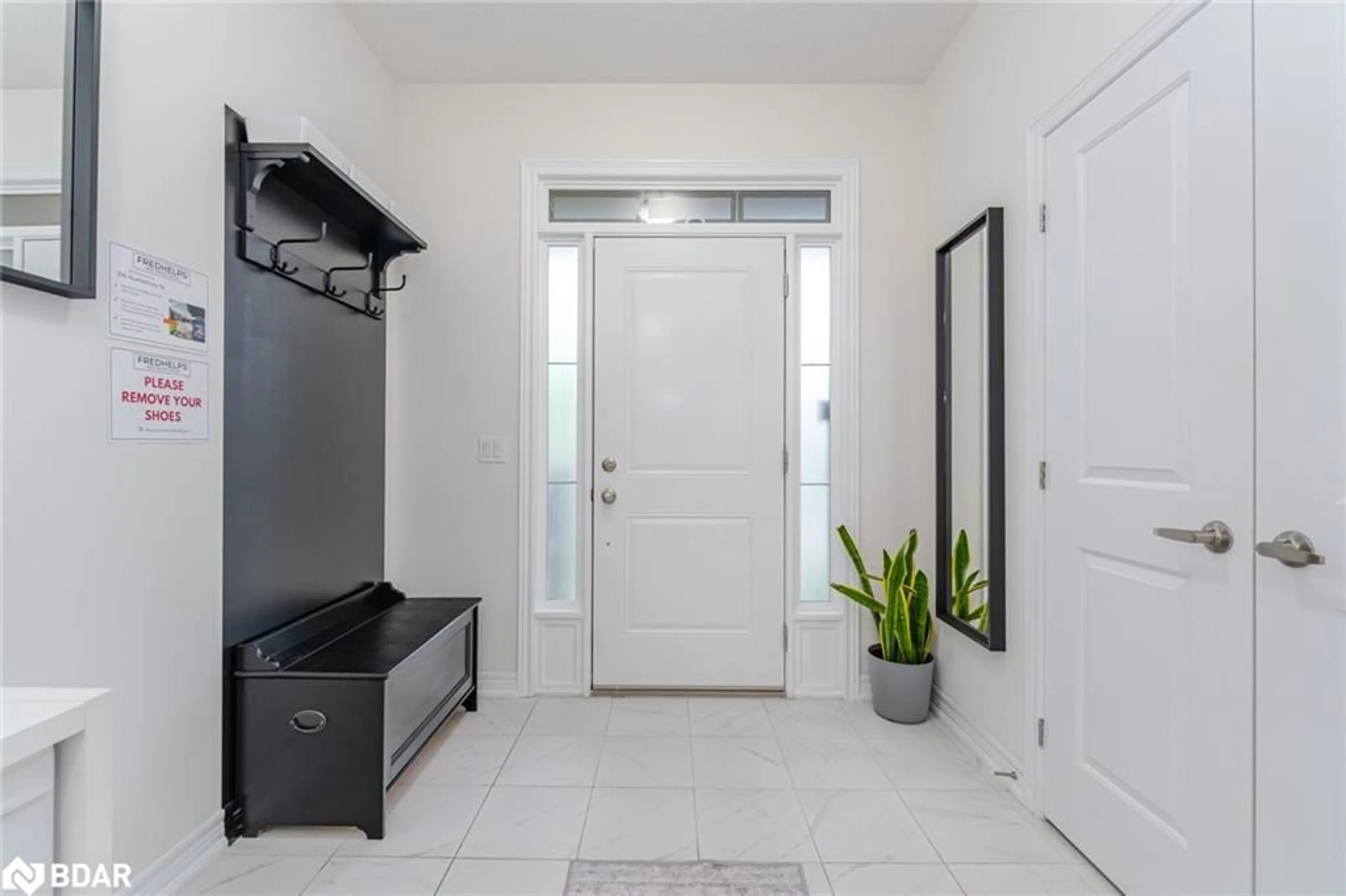 Indoor entryway for 316 Humphrey St #43, Waterdown Ontario L8B 1W5