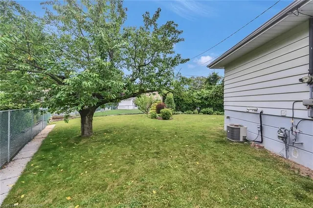 Primary image of 272 St Andrews Dr