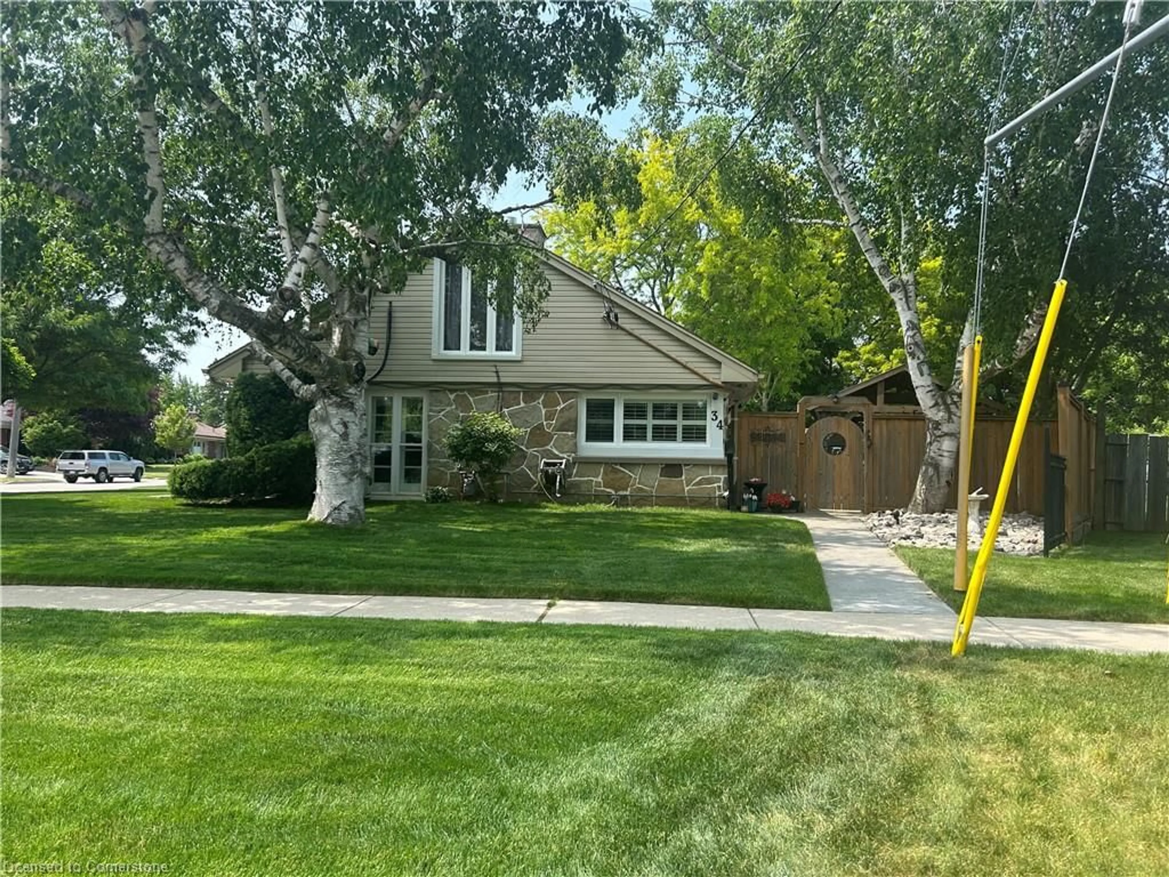 Unknown for 34 Queensway Dr, Brantford Ontario N3R 4W5