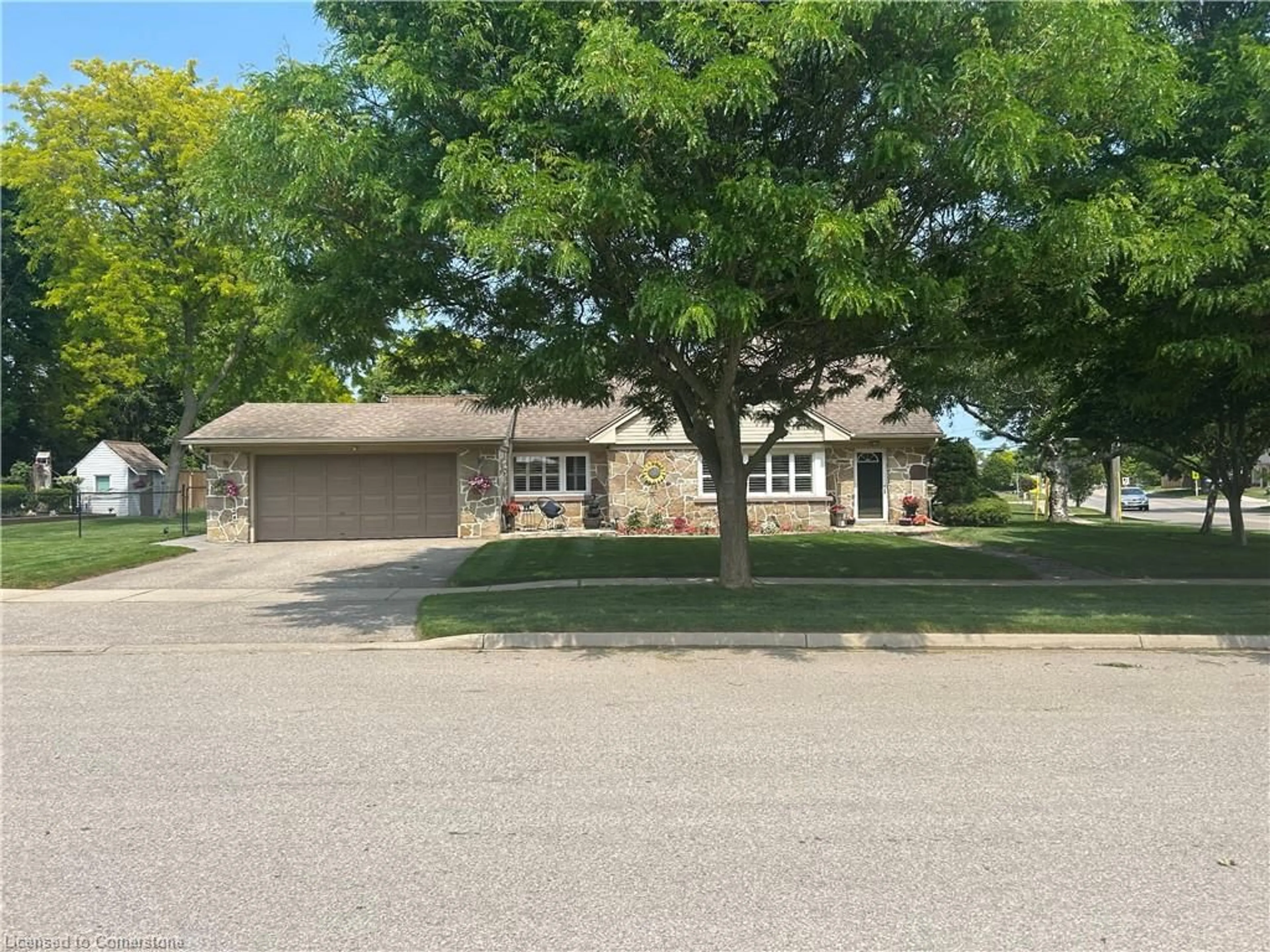 Unknown for 34 Queensway Dr, Brantford Ontario N3R 4W5