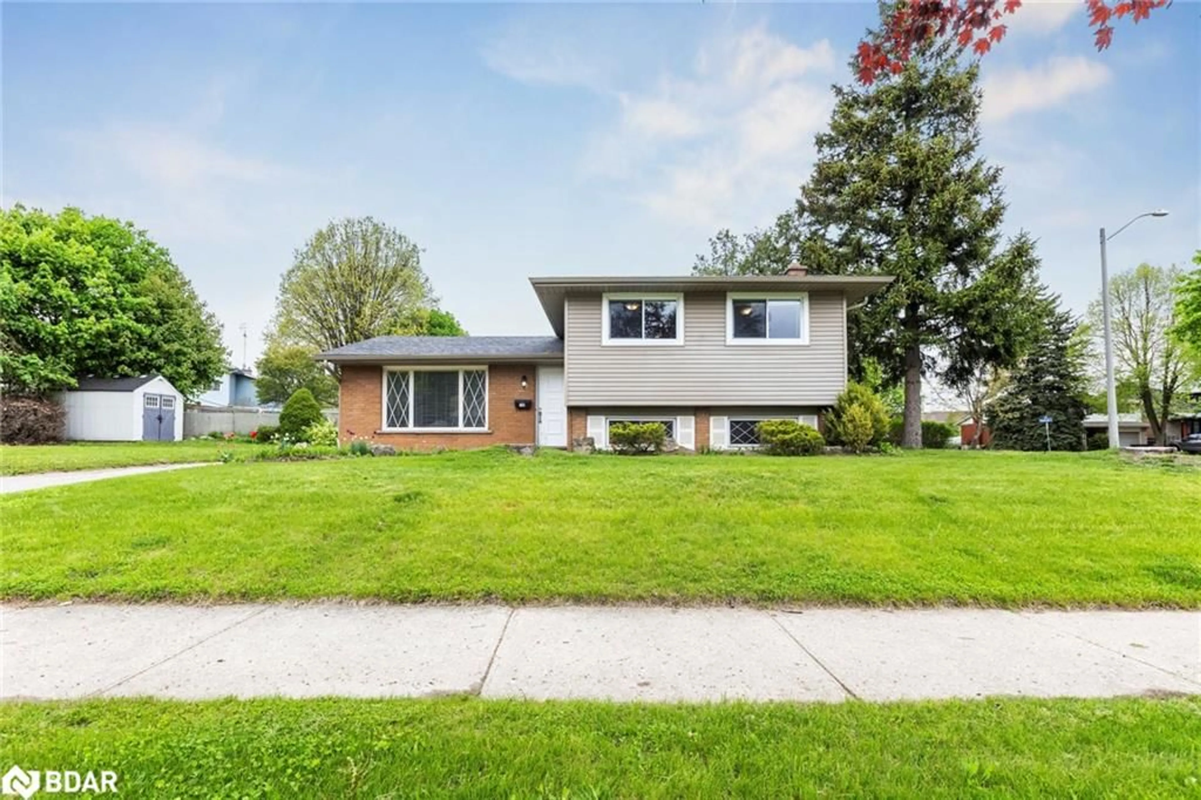 Home with vinyl exterior material, street for 130 Hudson Cres, Kitchener Ontario N2B 2V9