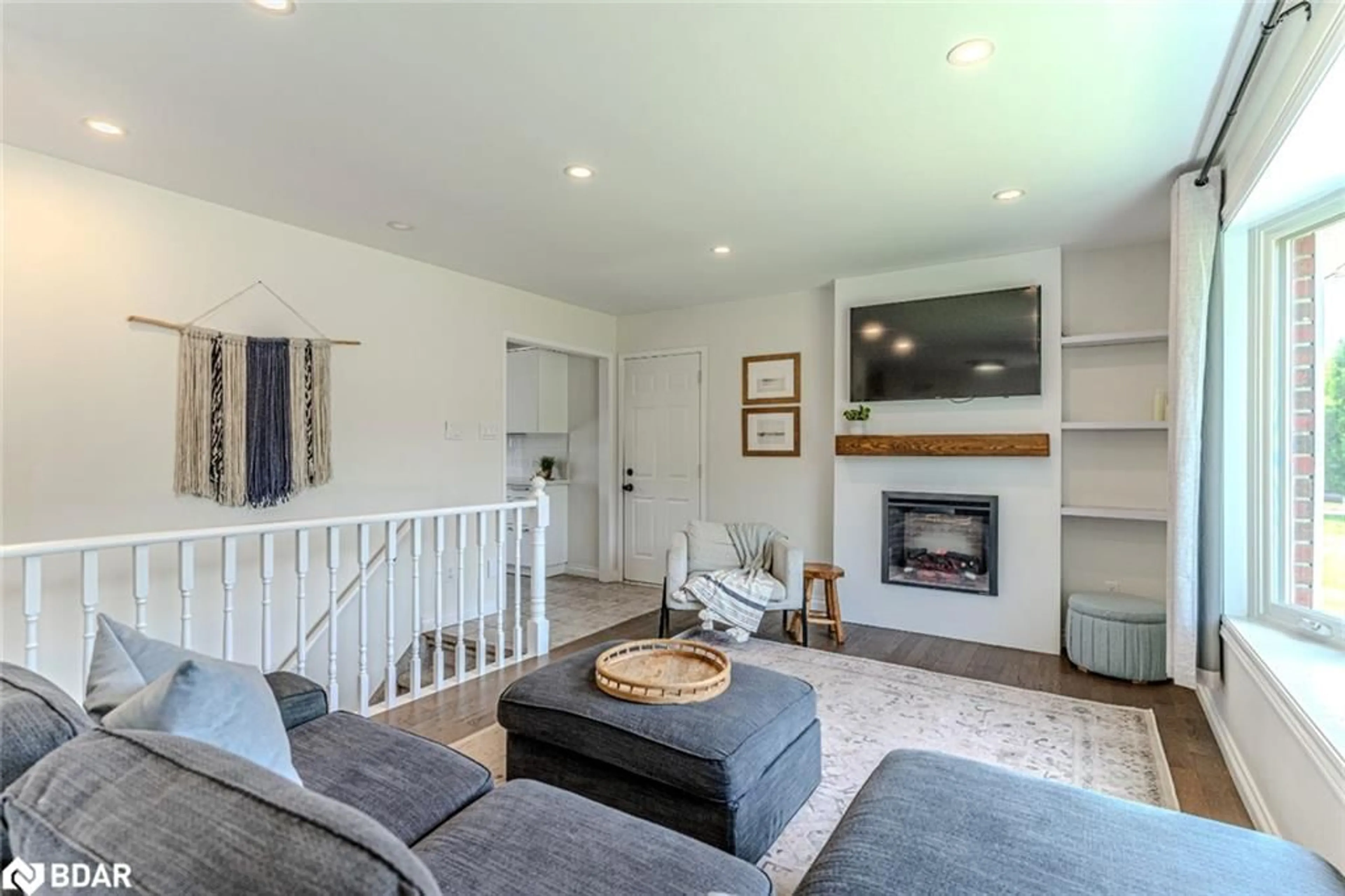 Living room with furniture, unknown for 27 Foyston Park Circle, Minesing Ontario L9X 0A1